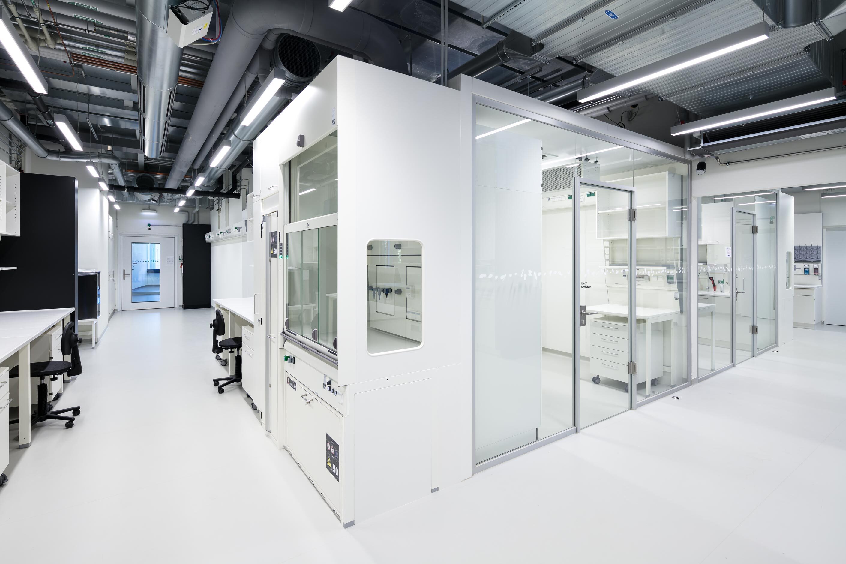 Transparency with fecoplan und glass sliding doors | DZNE, Bonn