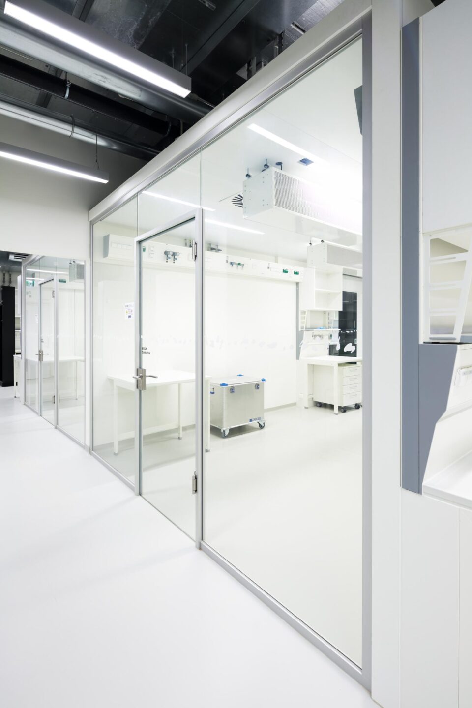 Transparenz mit feco Trennwand und Glas-Schiebetüren | Deutsches Zentrum für Neurodegenerative Erkrankungen Bonn