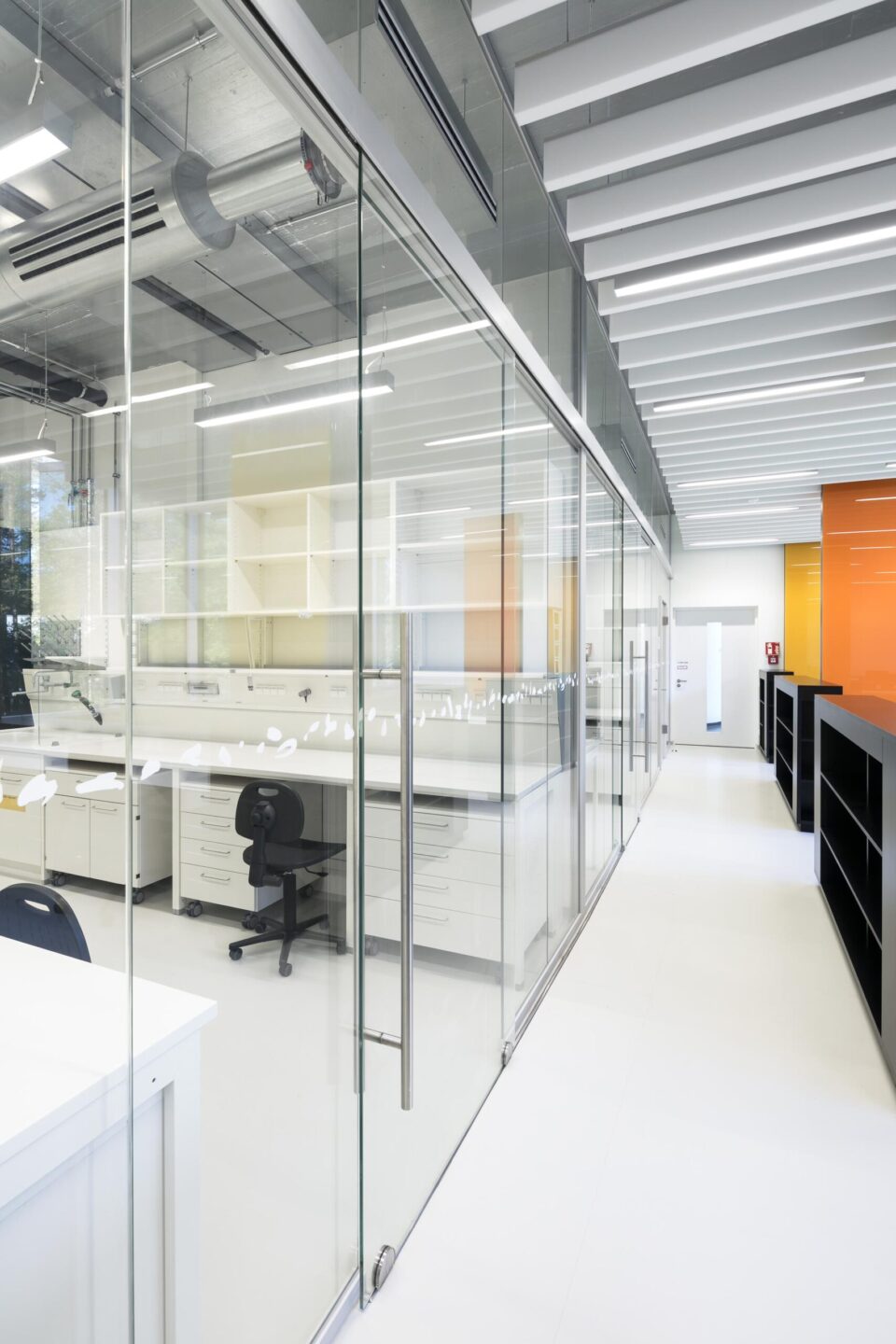 Transparenz mit feco Trennwand und Glas-Schiebetüren | Deutsches Zentrum für Neurodegenerative Erkrankungen Bonn