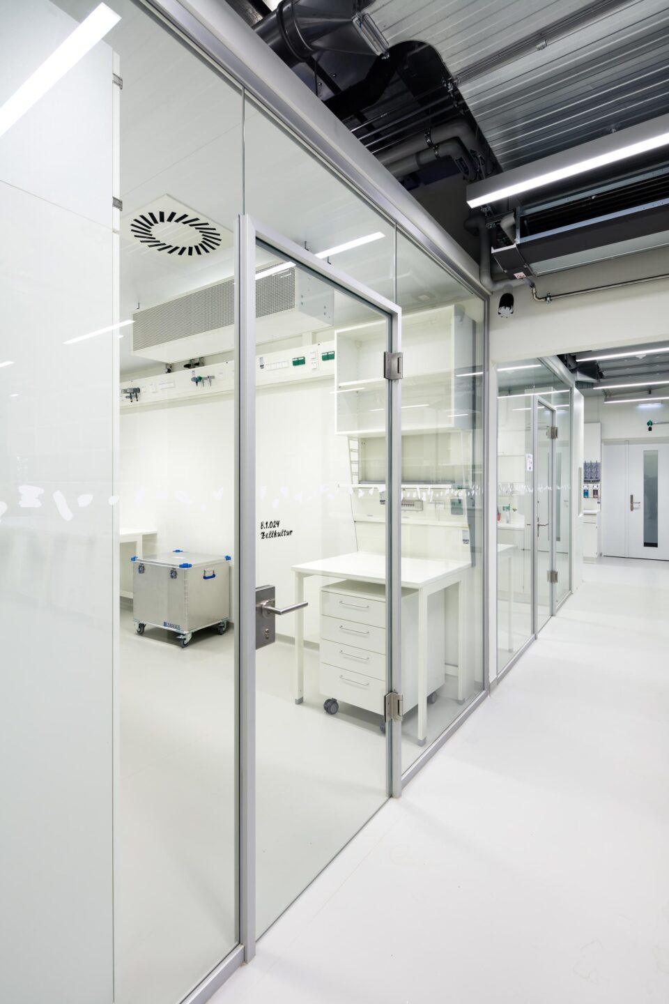 Transparenz mit feco Trennwand und Glas-Schiebetüren | Deutsches Zentrum für Neurodegenerative Erkrankungen Bonn