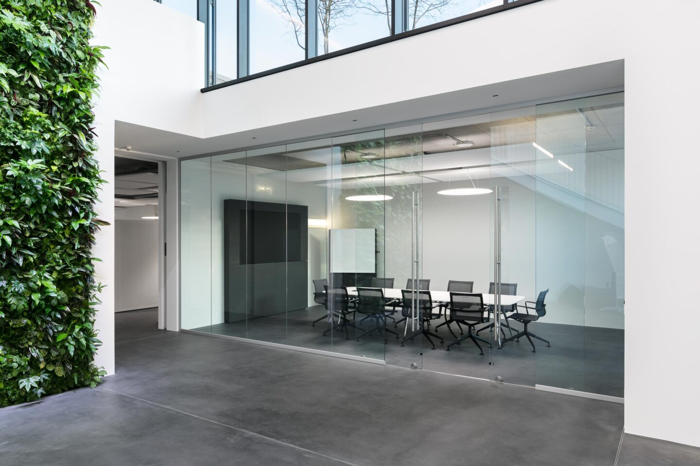 feco partition wall systems│maximum transparency | La Biosthétique Paris