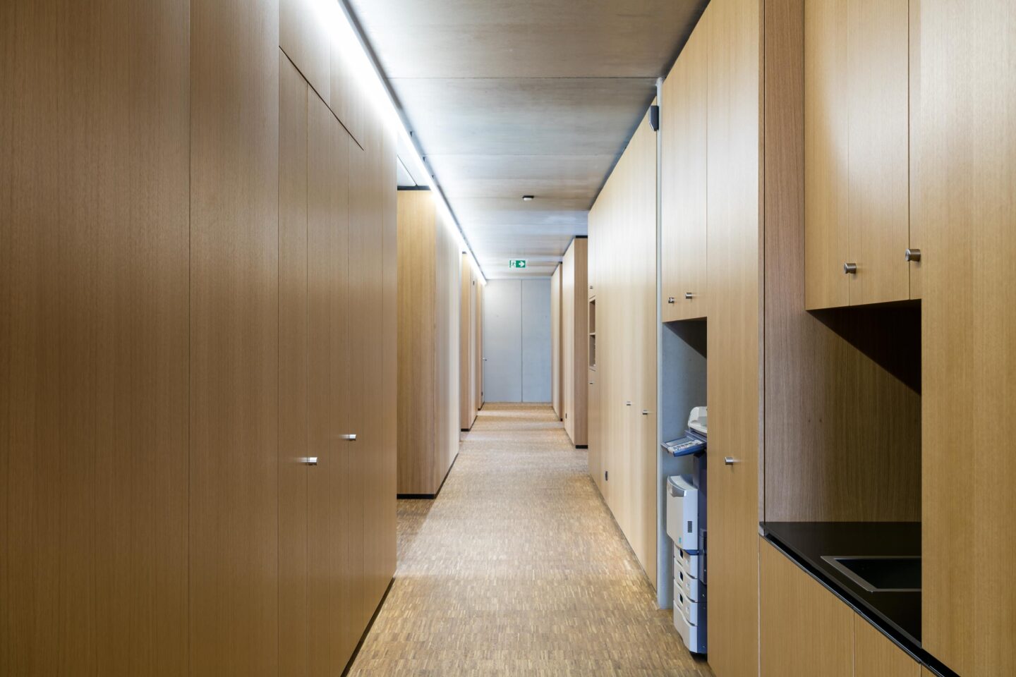 Hauptverwaltung ABI Beton │ fecoair-Überströmelemente │ feco-Systemschrank- und Glaswände im Innenausbau