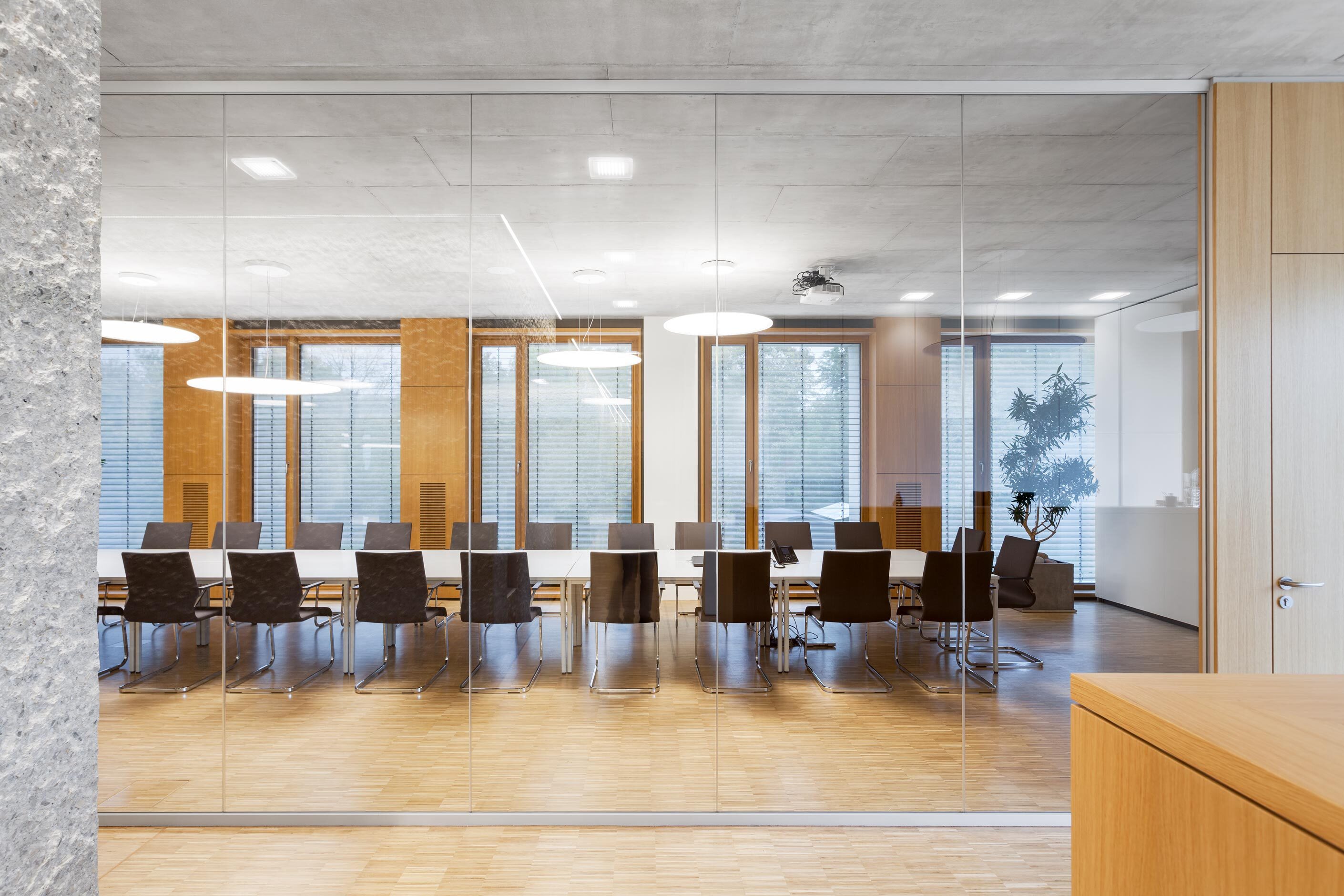 Karl Köhler GmbH │ glass and oak veneer │ acoustically-effective office partition walls