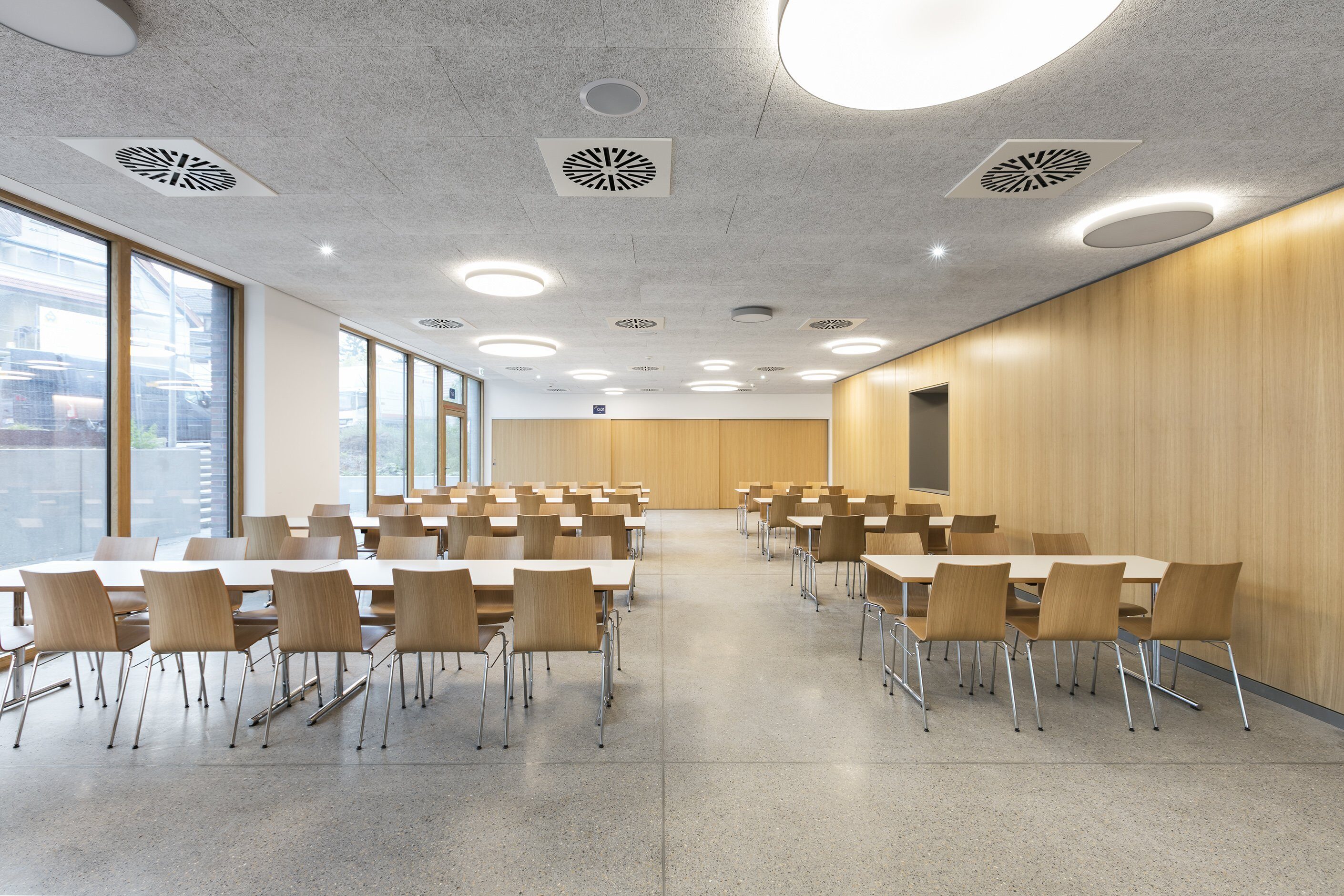 Burg-Gymnasium Schorndorf│feco-Systemtrennwände│Schülermensa mit 2-flügeliger Schiebetür