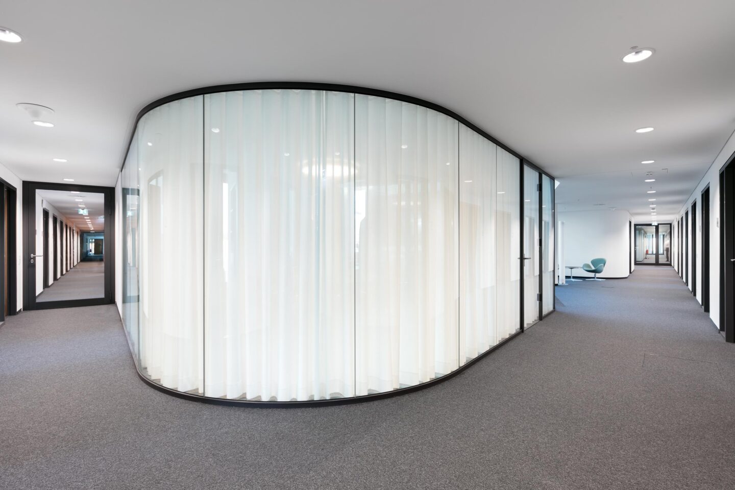 FGS Campus Bonn │ fecoplan all-glass construction │ curved fecoplan glass walls