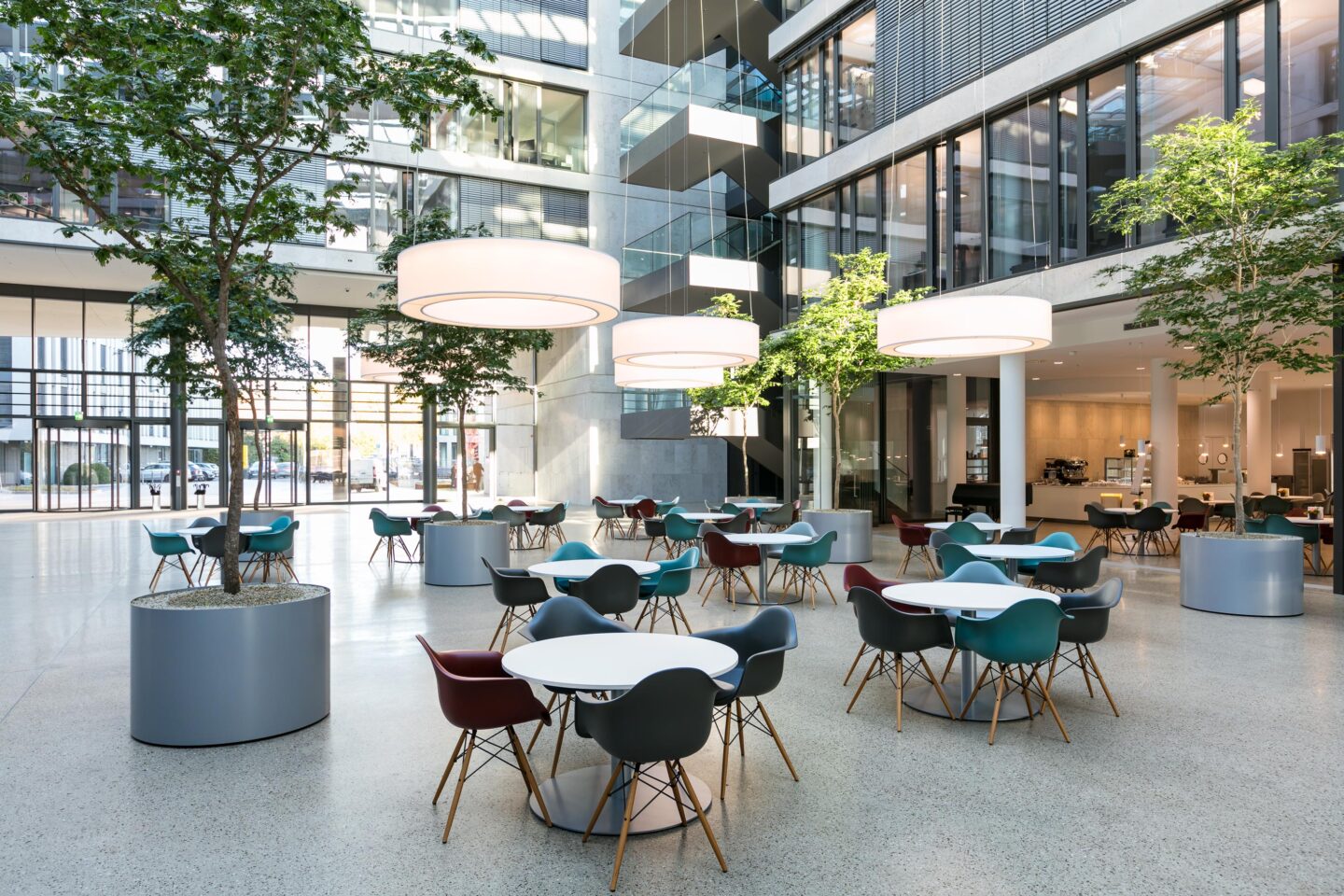 GS Campus Bonn, Flick Gocke Schaumburg │ zentrales Atrium als kommunikative Mitte und Treffpunkt