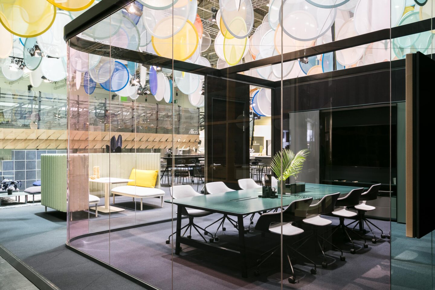 ORGATEC 2018 │ flush-mounted fecofix double glazing │ meeting room