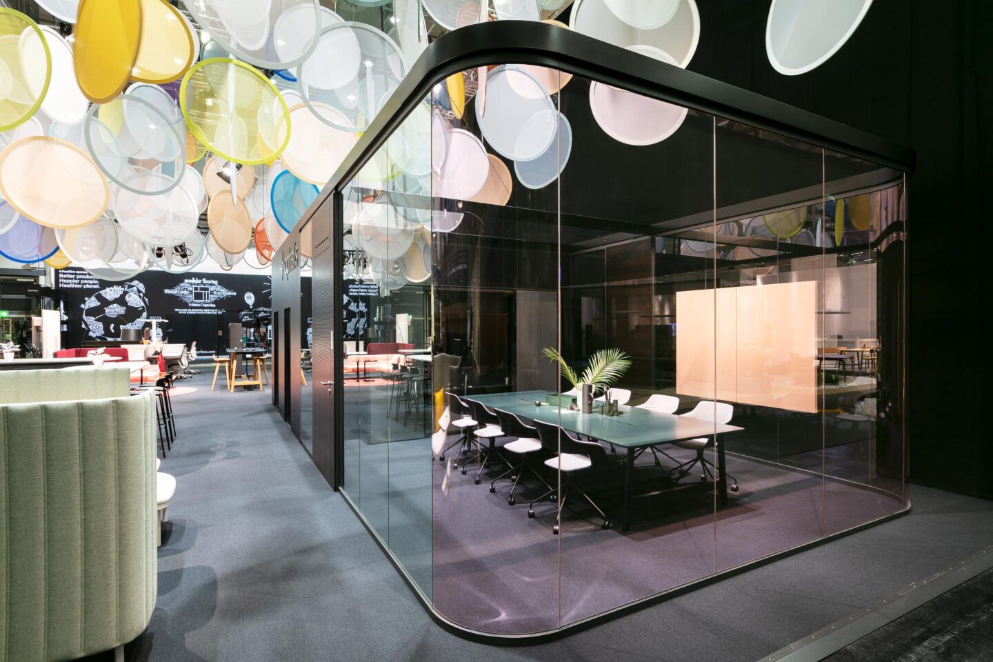 ORGATEC 2018 │ flush-mounted fecofix double glazing │ meeting room