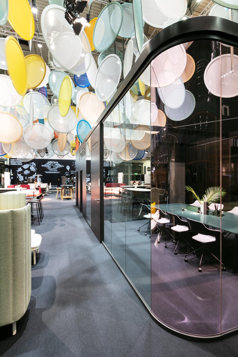 ORGATEC 2018 │ ophelis showcases feco system walls │ all-glass construction │ meeting rooms