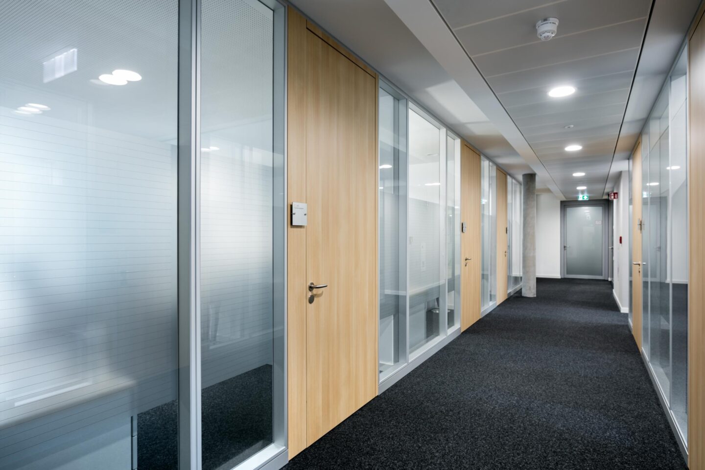 feco-feederle│partition walls│Sparkasse Karlsruhe House C