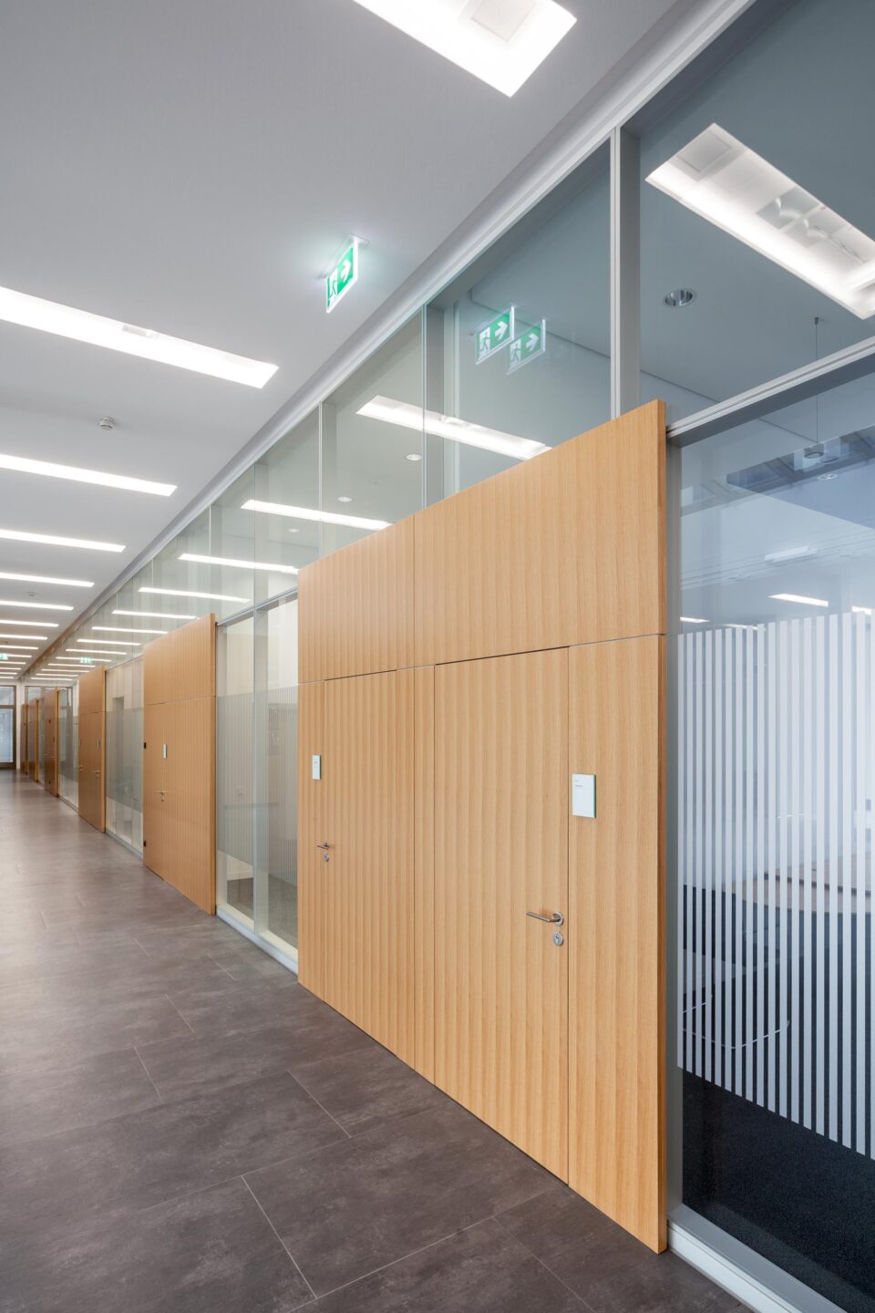 Sparkasse Ulm Haus 66 │ glass wall on the corridor side │ fecostruct