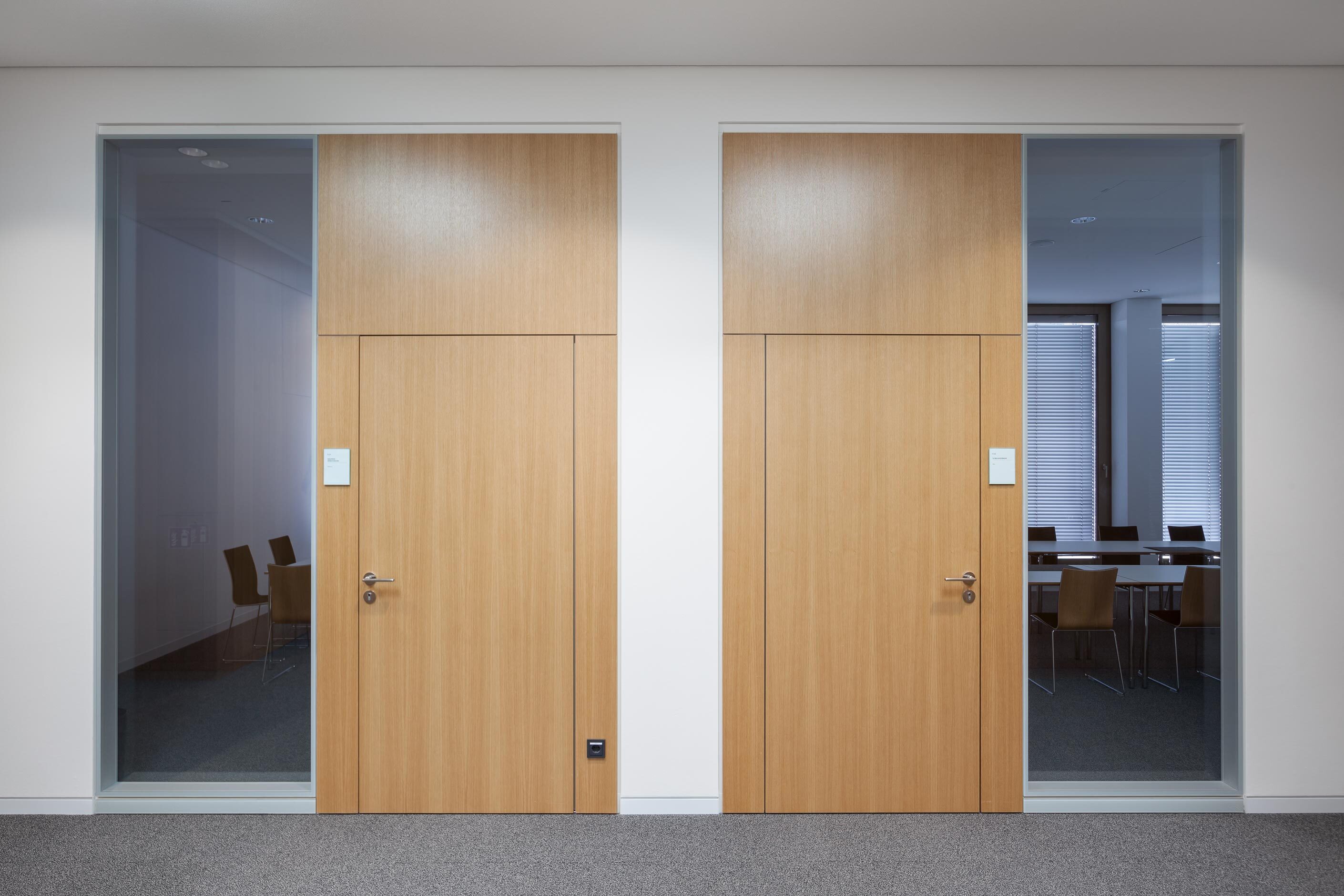 Sparkasse Ulm Haus 66 │ system walls from feco │ Flush H105 doors with concealed hinges