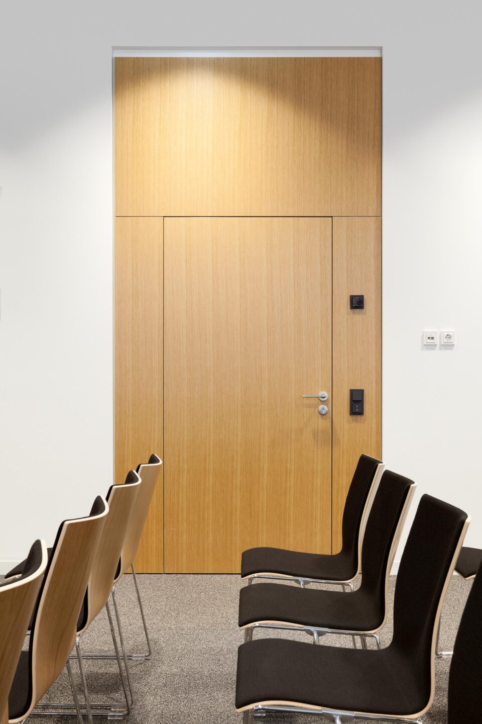 Sparkasse Ulm Haus 66 │ frameless fecostruct structural glazing │ meeting room