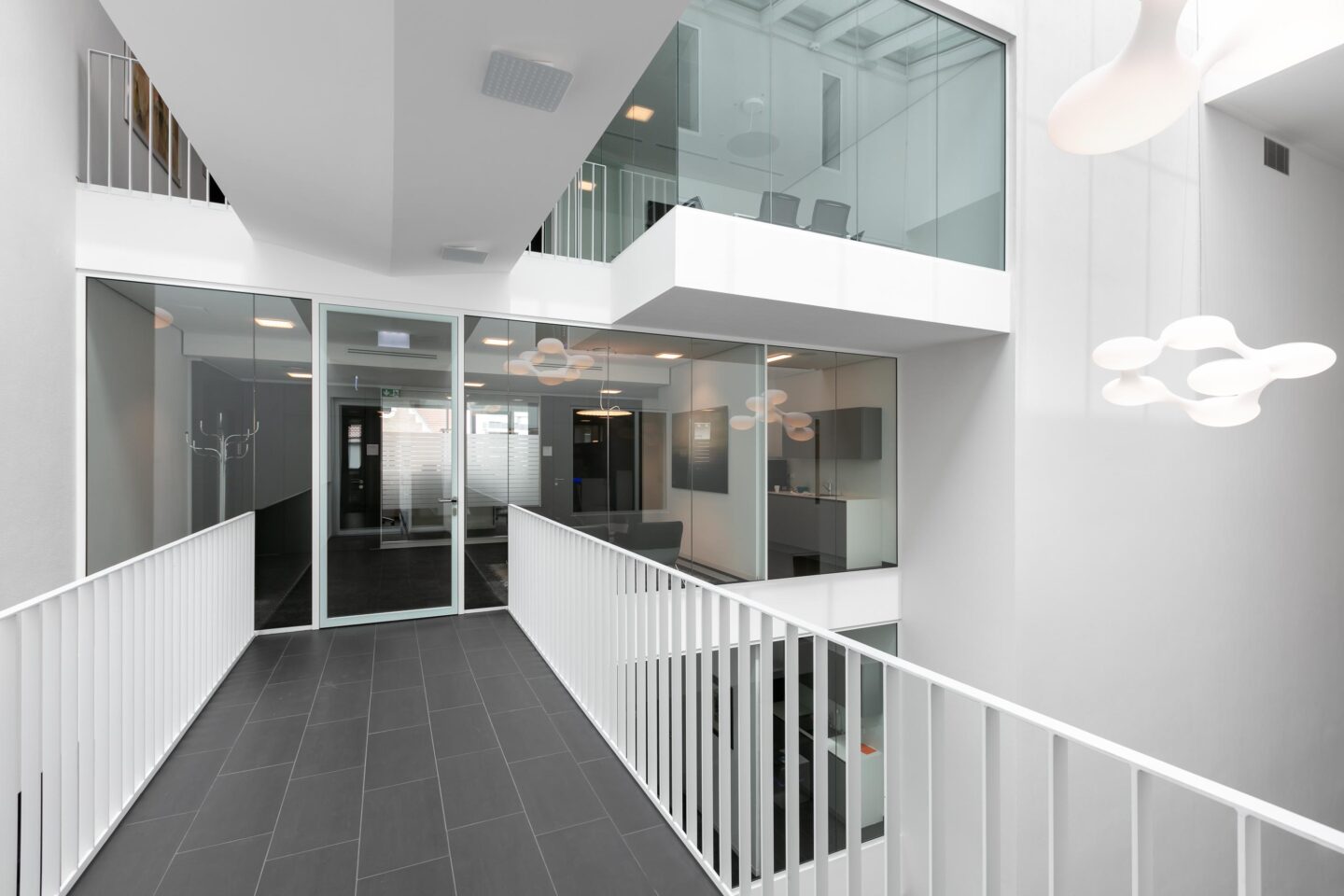 VR-Bank Ostalb Aalen │ Nurglaskonstruktion │ sympathische und offene Atmosphäre aus