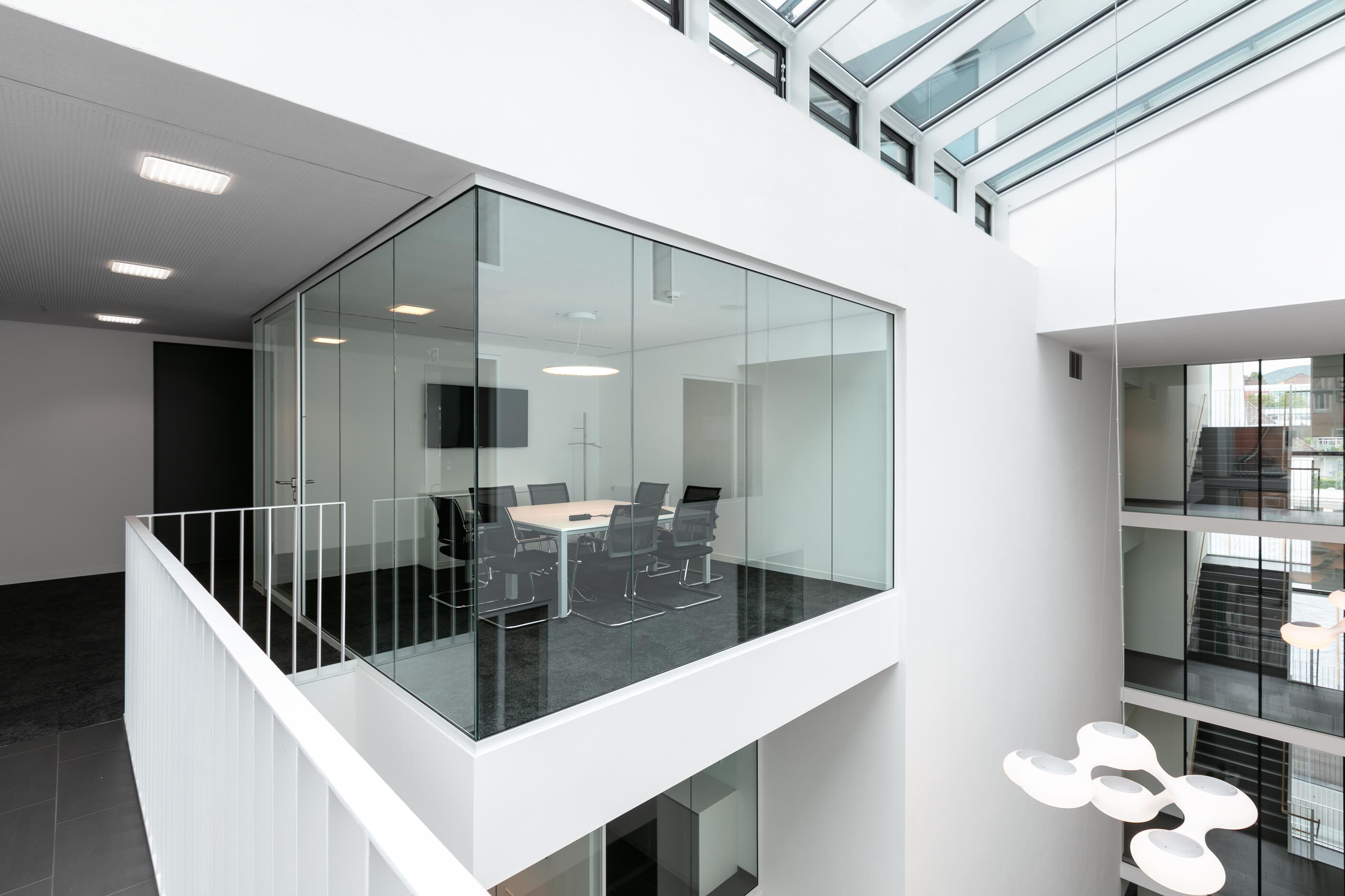 VR-Bank Ostalb, Aalen │ fall-proof glazing │ aluminum profiles, white powder-coated