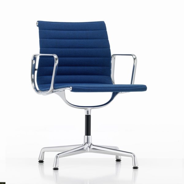 Vitra Aluminium Chair EA104│Hopsak│blau- moorbraun│Vitra in Karlsruhe