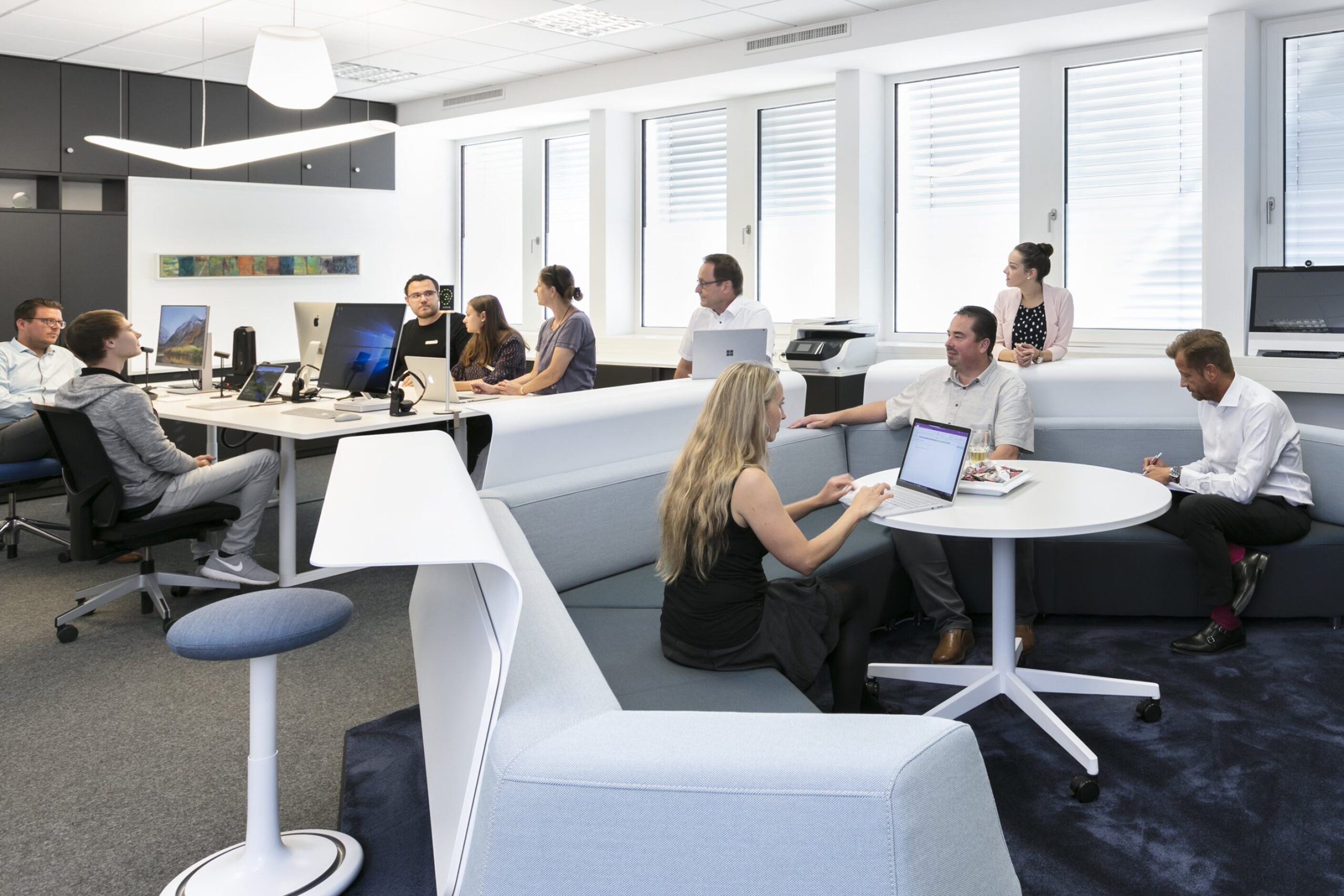 Bechtle AG Karlsruhe │ passende räumliche Umsetzung mit feco │ moderne Arbeitsumgebung