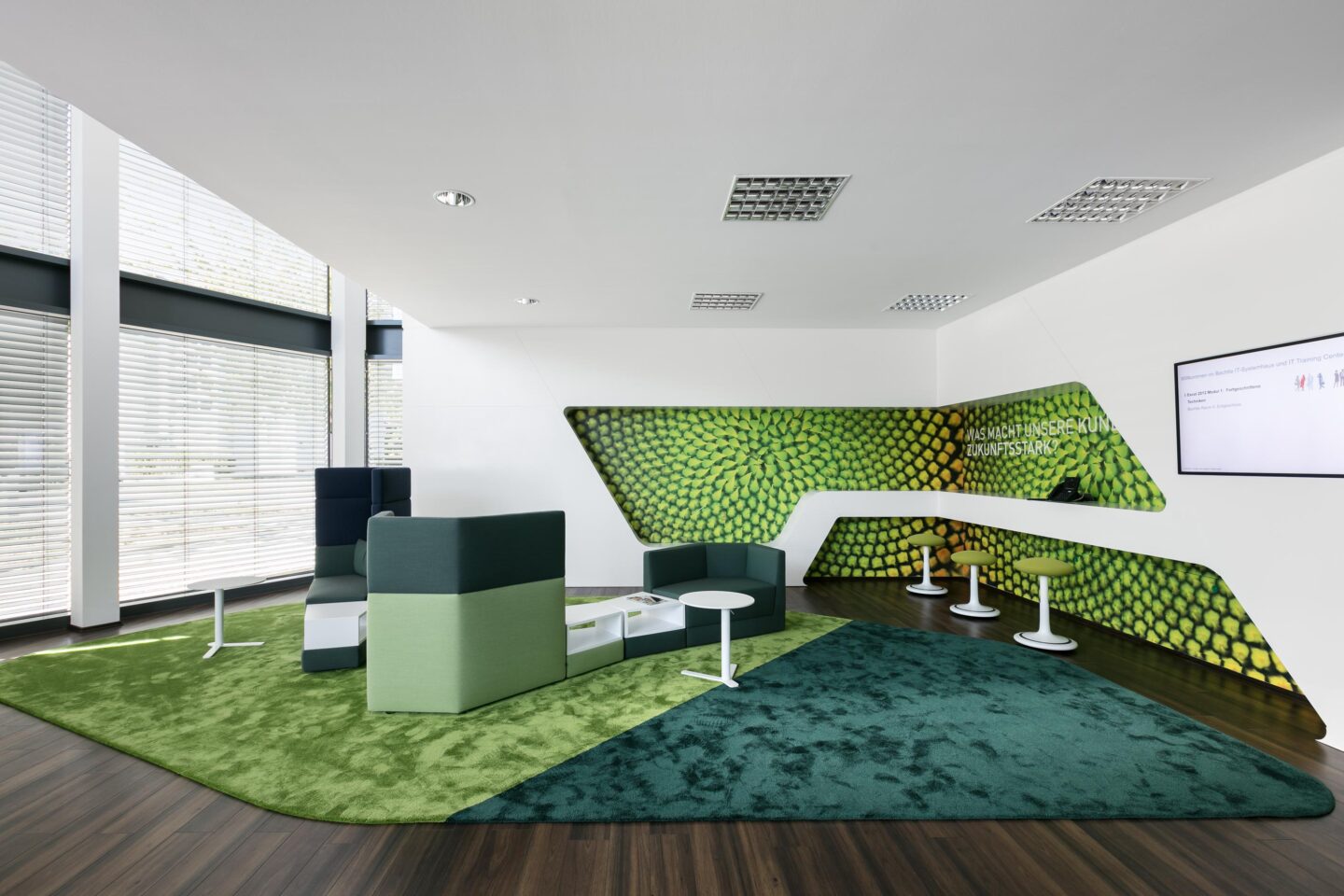 Bechtle IT Karlsruhe │ plant bowl │ flexible Scope seating furniture