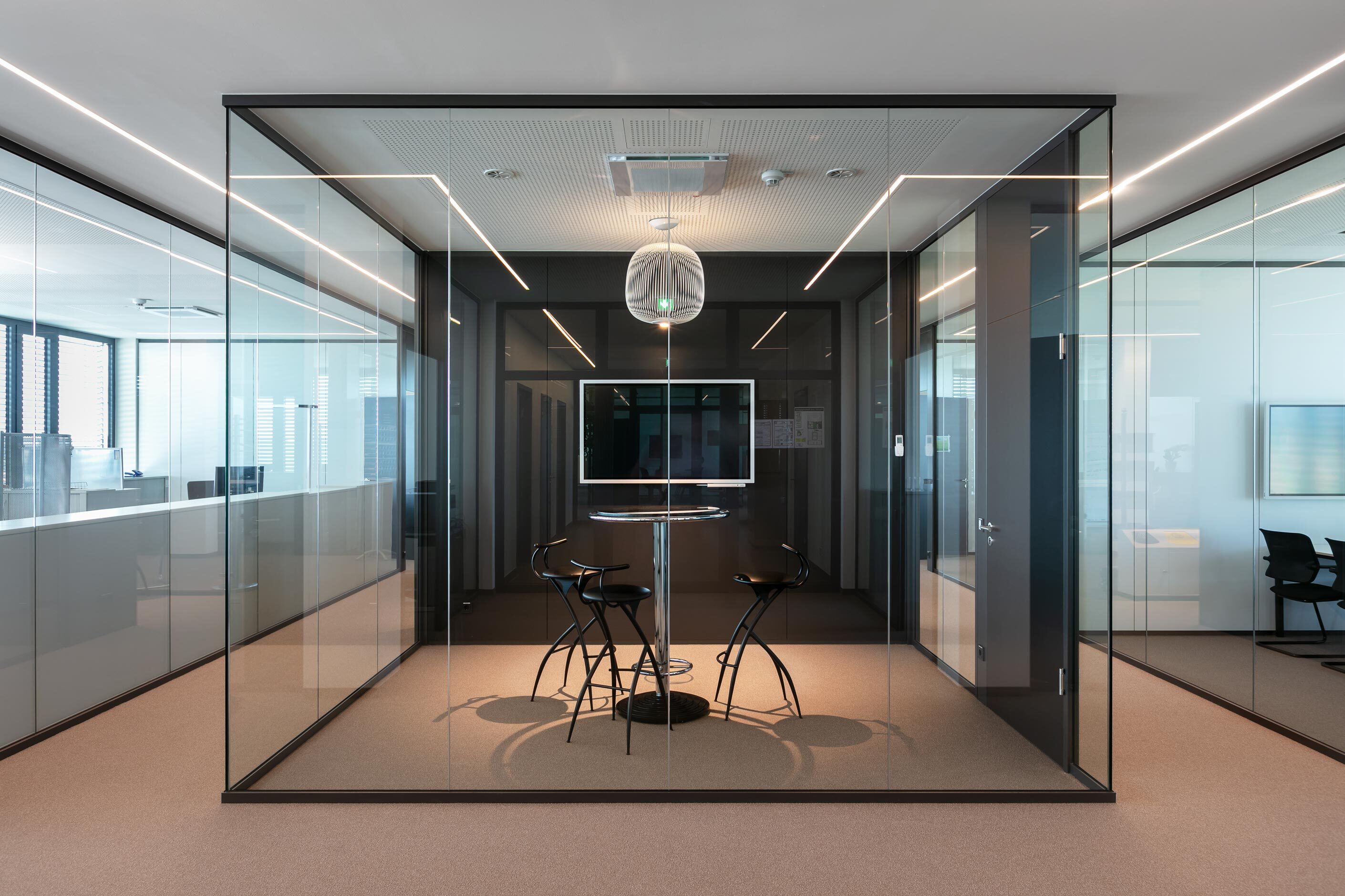 EIZO Rülzheim │ Nurglaskosntruktion fecoplan │ Aluminiumprofile und –zargen pulverbschichtet