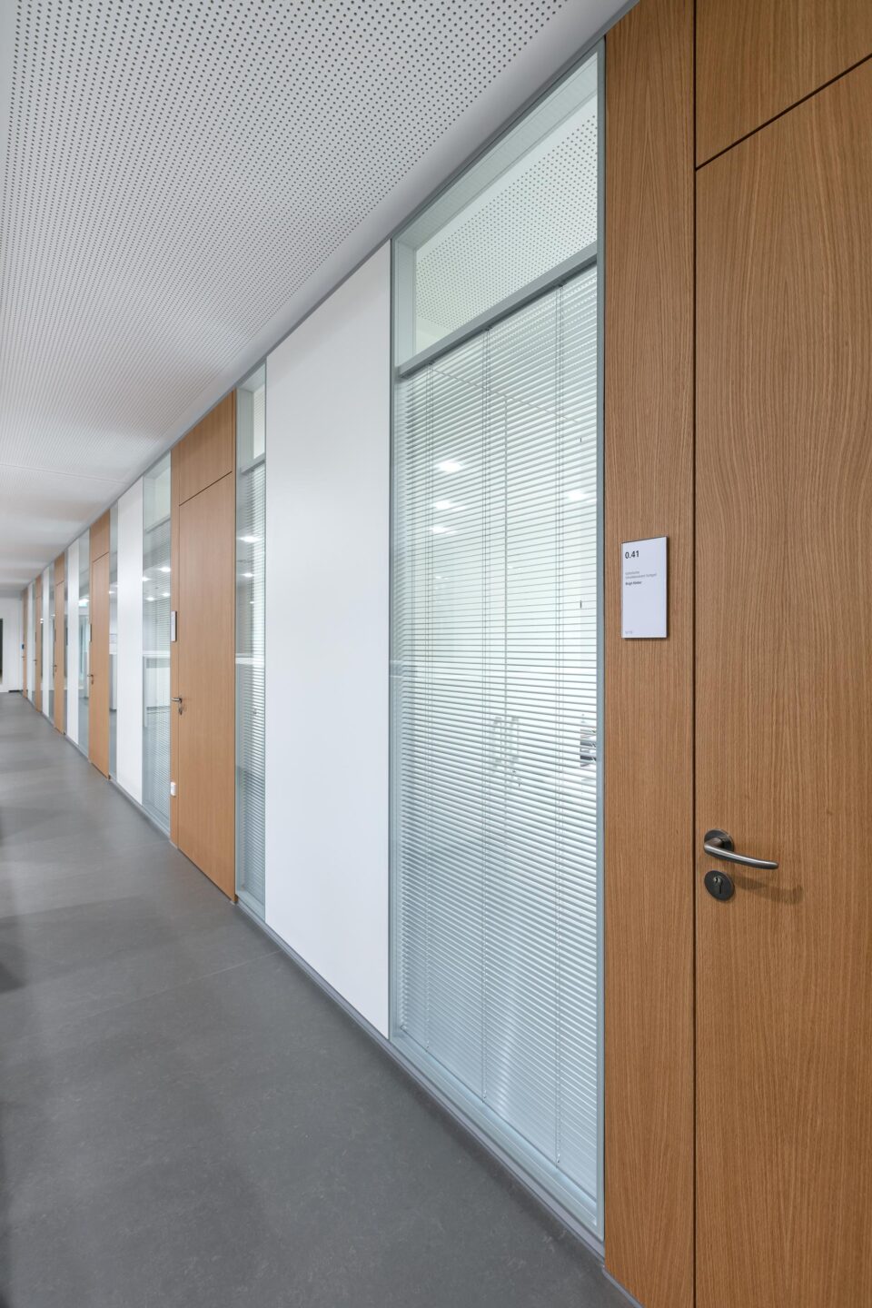 Bischof-Leiprecht-Zentrum Stuttgart │ fecotür H70 wooden doors flush with the floor │ mod