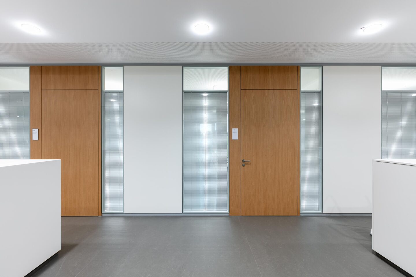 Bischof-Leiprecht-Zentrum Stuttgart │ fecotür H70 wooden doors flush with the floor │ modern workplaces