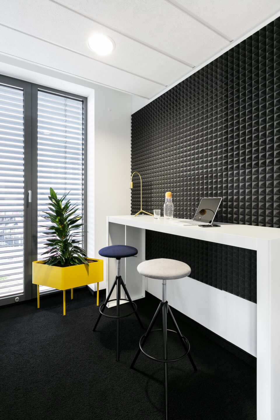 Inovex GmbH Karlsruhe │ IT company │ modern meeting room │ agile working