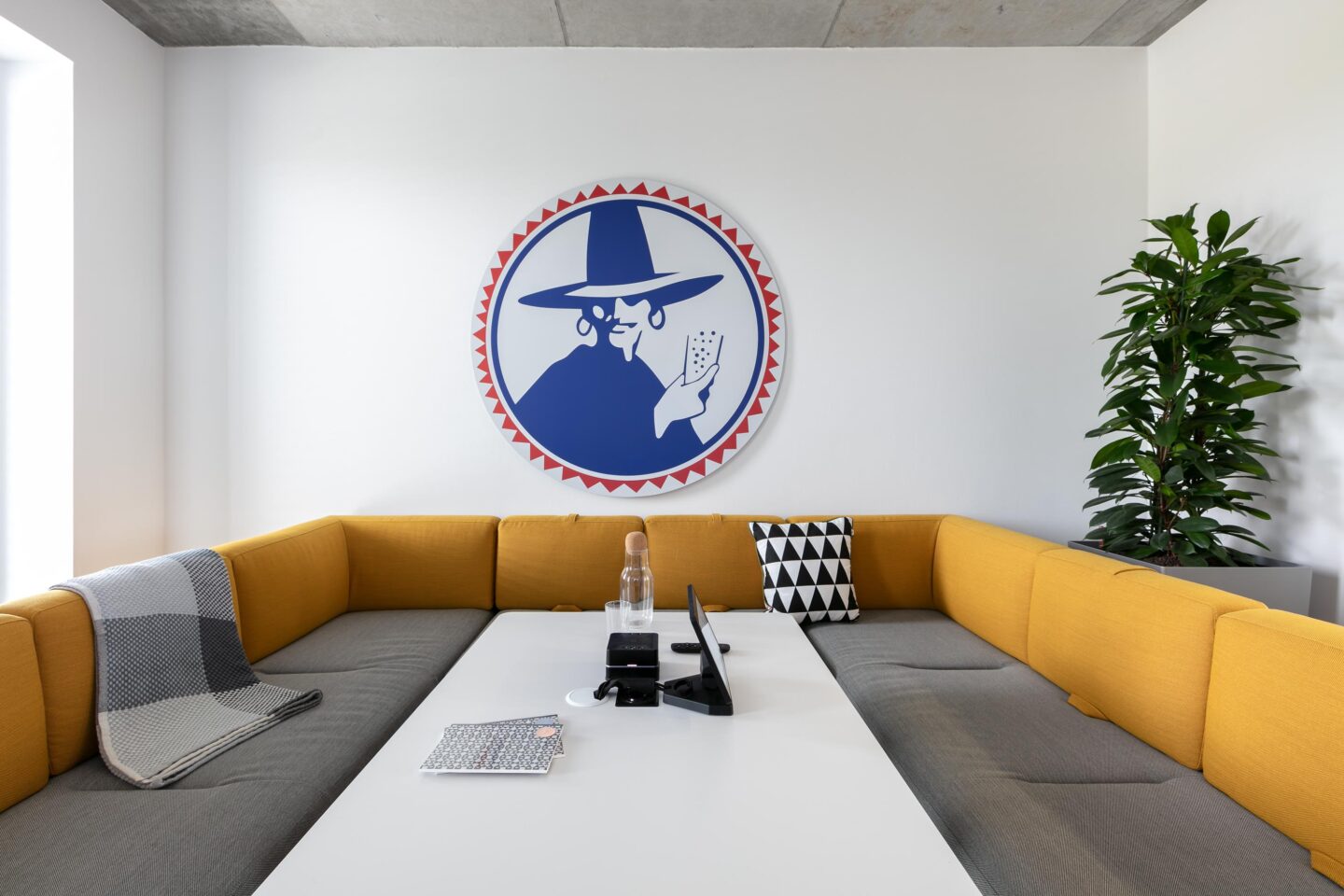 Inovex GmbH │ IT-Unternehmen │ Lounge-Bereich │ Sofa Lagunitas von coalesse