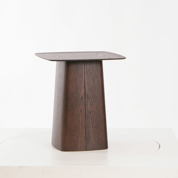 Vitra Wooden Side Table - Holz Beistelltisch klein Eiche natur dunkel│Vitra Beistelltisch bei feco Karlsruhe│Couchtische aus Holz│Nachhaltige Couchtische