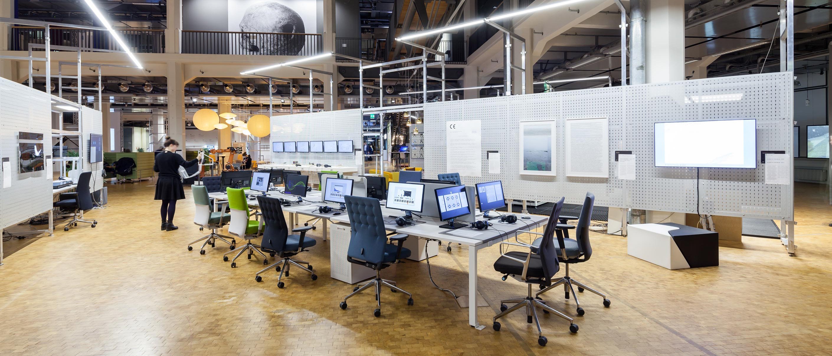 Vitra CoworkingSpace im ZKM, Karlsruhe │ Büromöbel von Vitra