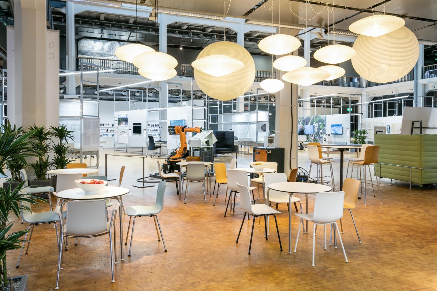 Coworking-Space im ZKM │ Raum für Kreativität │ Büromöbel von Vitra