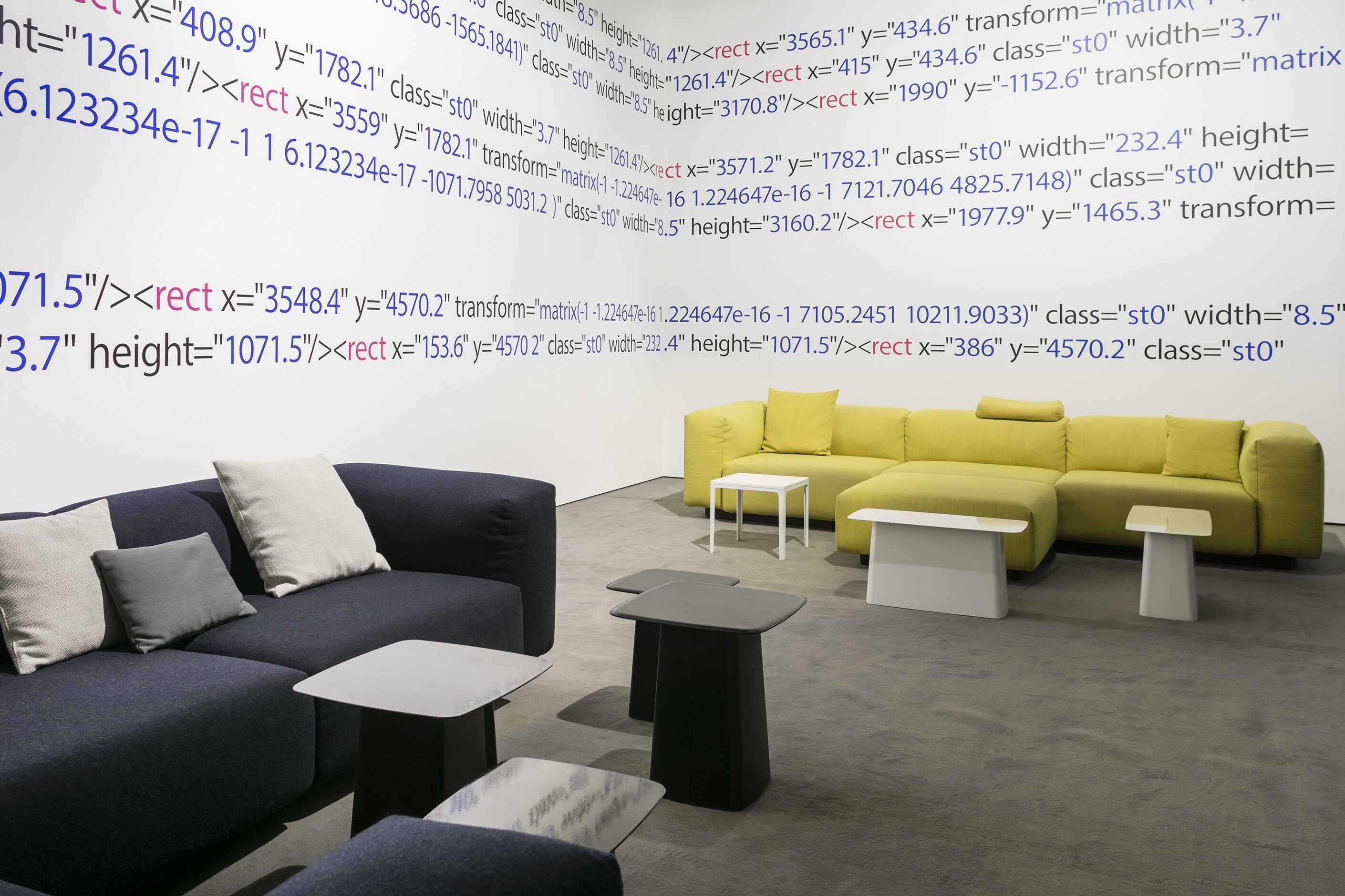 Coworking-Space im ZKM │ Lounge-Bereich von Vitra │ moderne Arbeitsumgebung