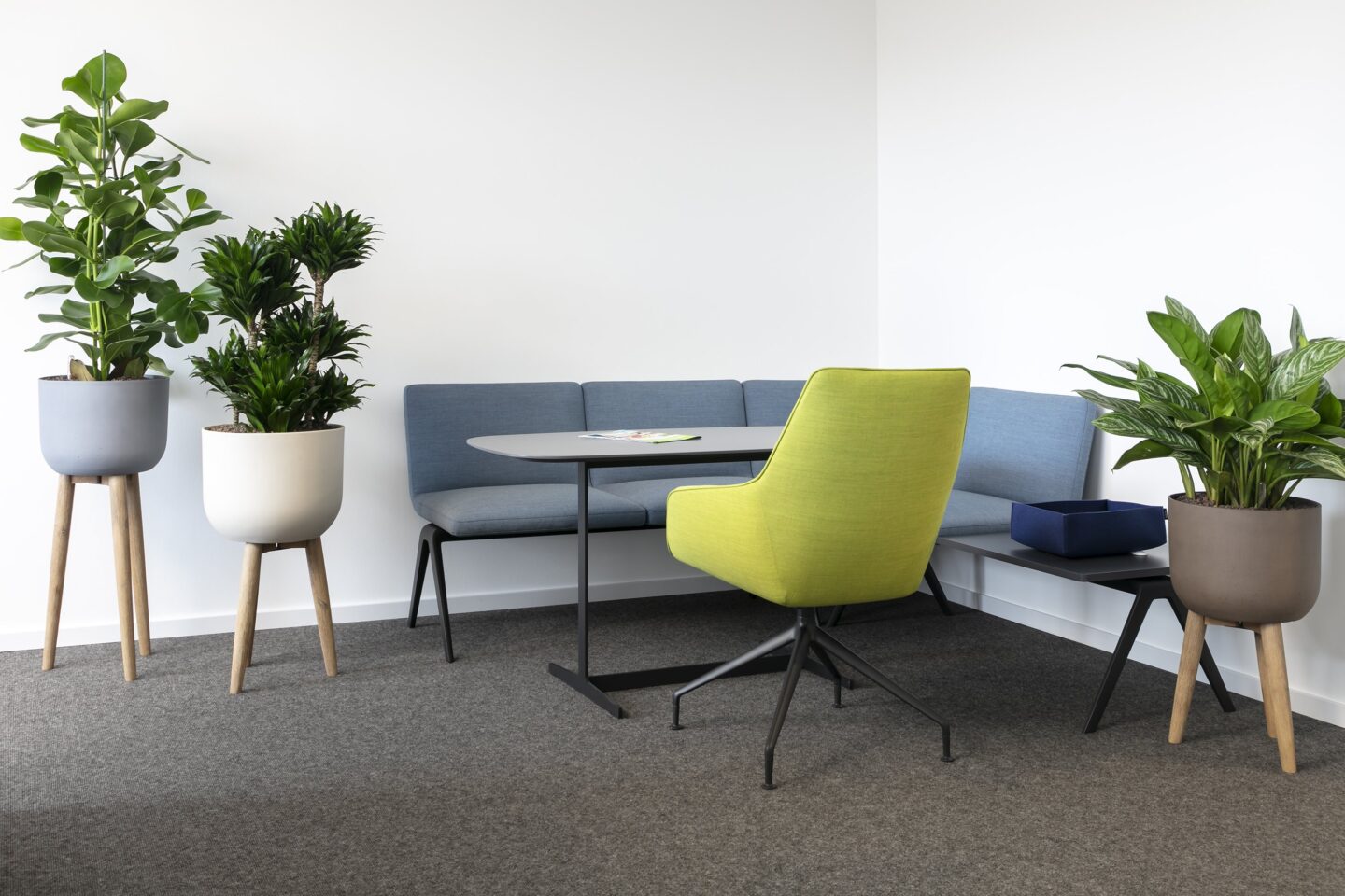 Nussbaum Medien Ettlingen │ office furniture from Vitra, Brunner & Werner Works │ lounge area