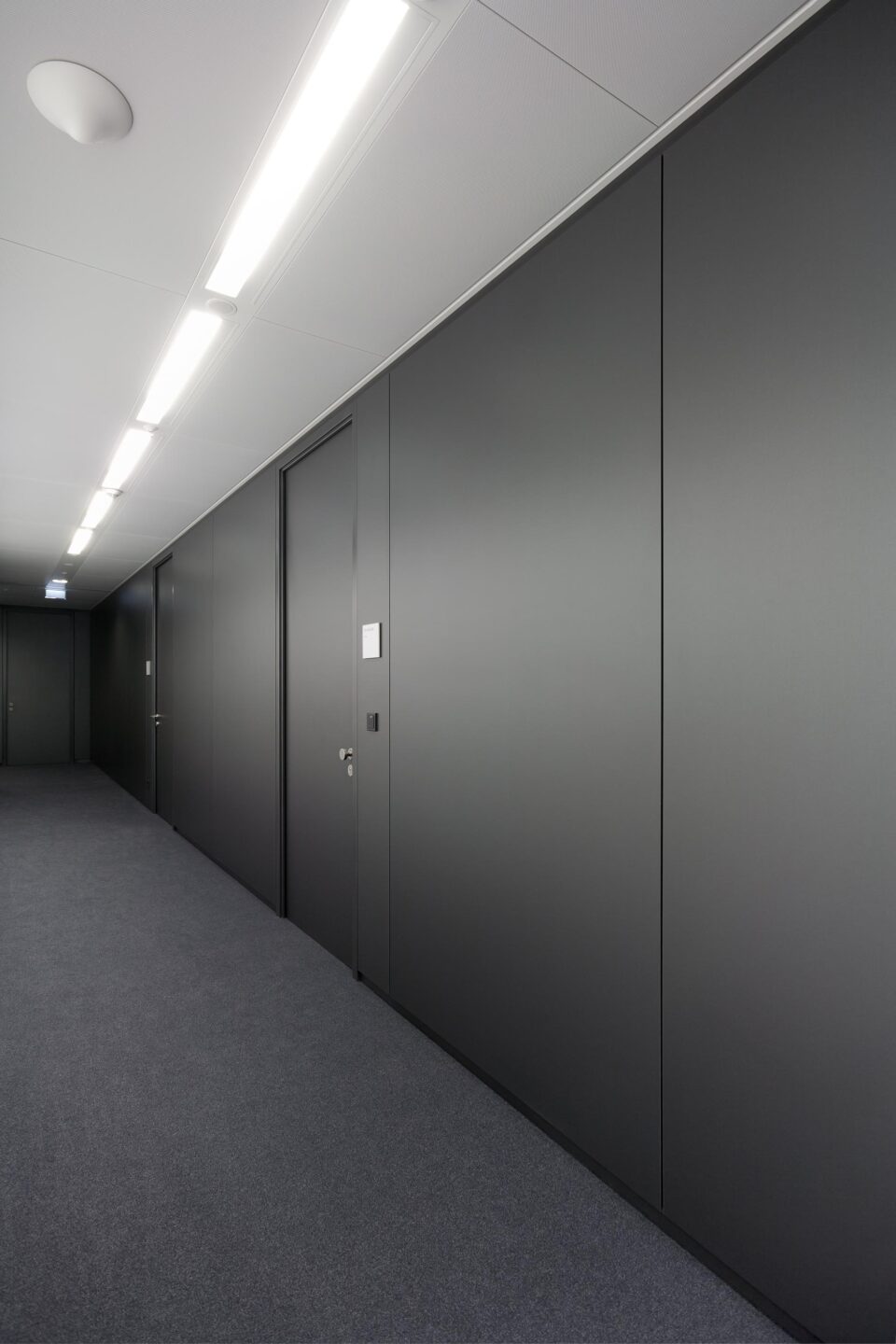 Deutsche Börse headquarters │ solid wall │ meeting rooms