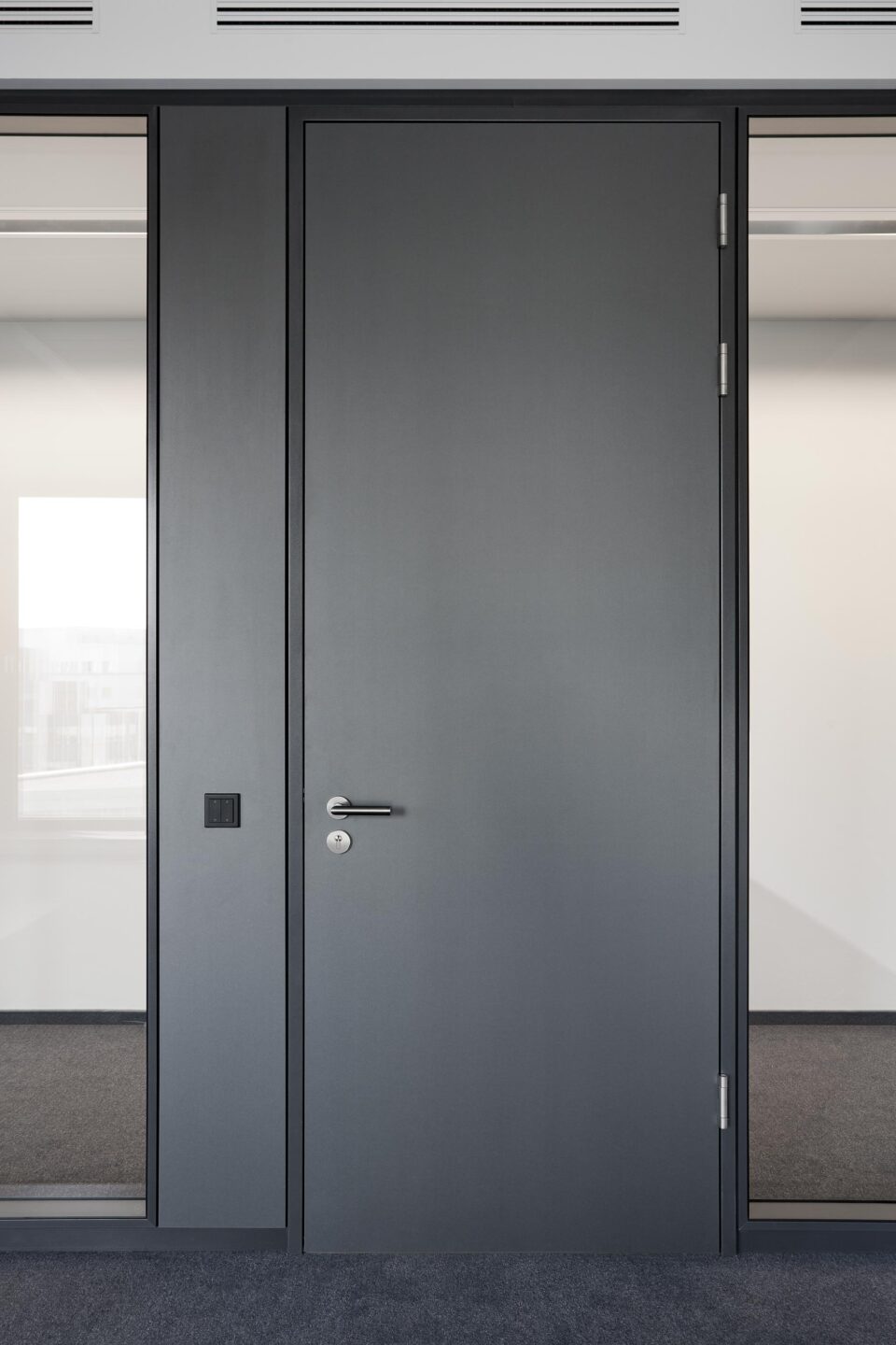 Deutsche Börse headquarters │ system walls at feco │ LEED-compliant wooden doors