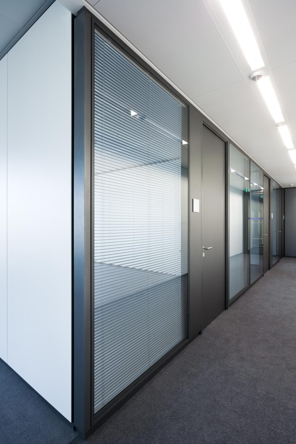 Deutsche Börse headquarters │ glass wall │ meeting rooms