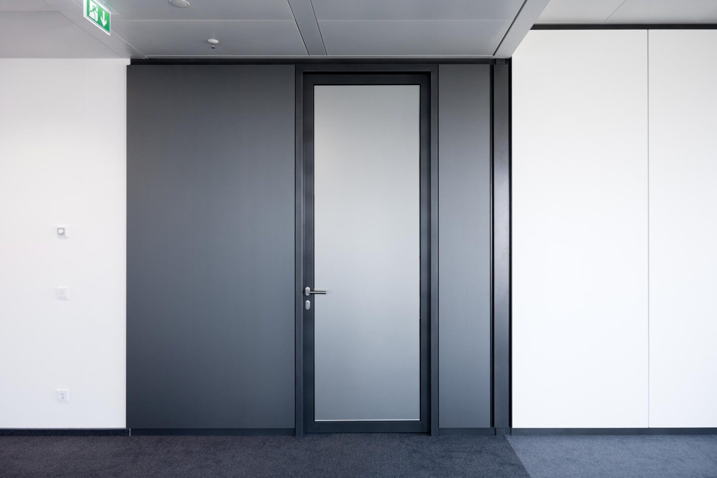 Deutsche Börse headquarters │ glass wall │ meeting rooms