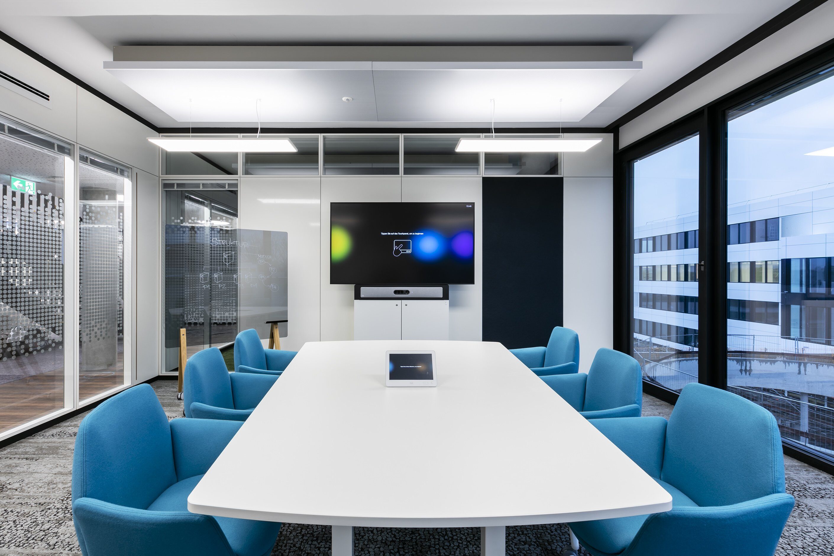 Atruvia │ meeting room │ system walls from feco