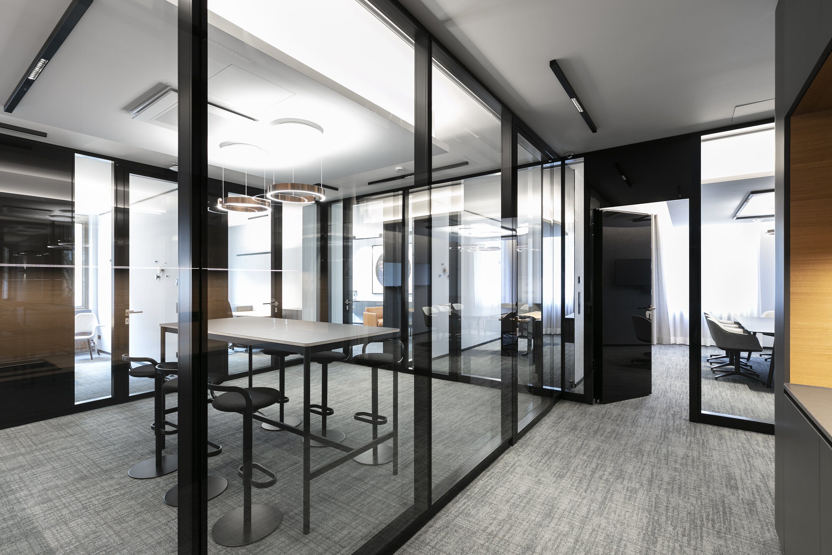 General Atlantic, Munich │ system walls from feco │ glass walls with black powder-coated profiles