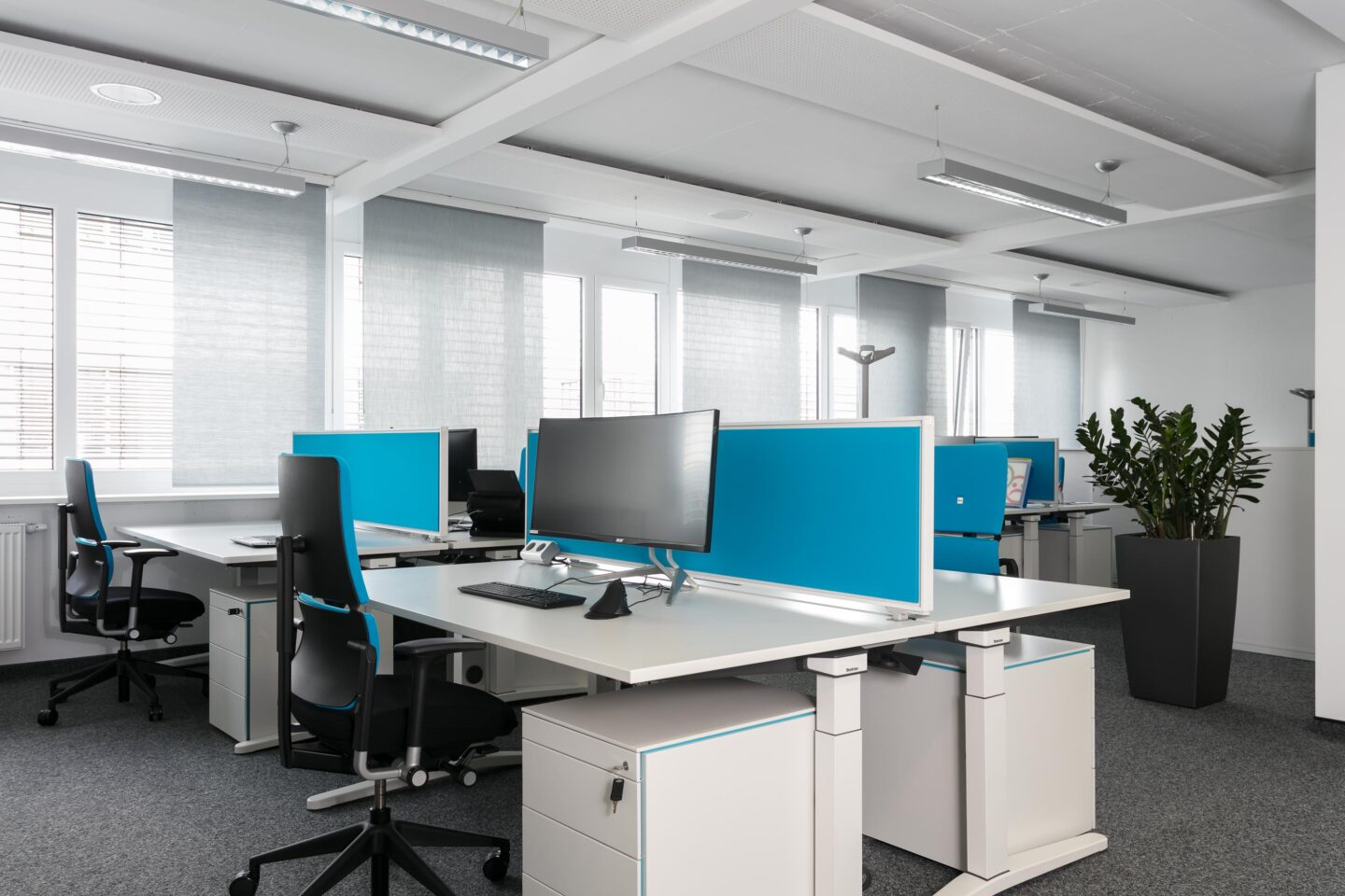 KTE Kerntechnische Entsorgung Karlsruhe │ modern working environment │ electrically height-adjustable desks