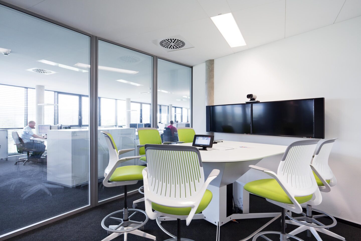 SEW Großgetriebwerk Bruchsal │ Besprechungsräume │ Büromöbel von Vitra, Steelcase & Brunner