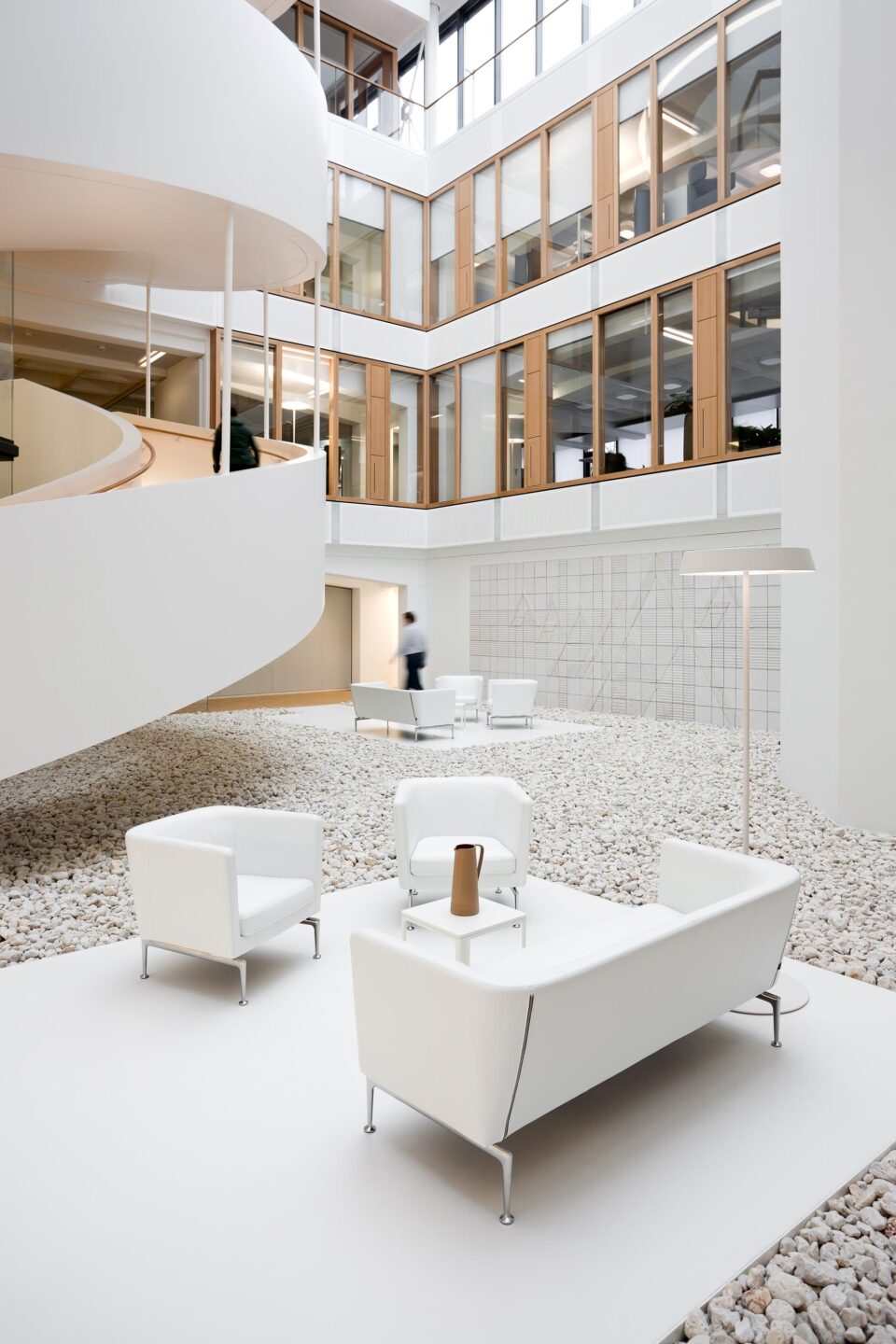 BGV-Versicherungen AG │ lounge area │ attractive reception desk on the ground floor