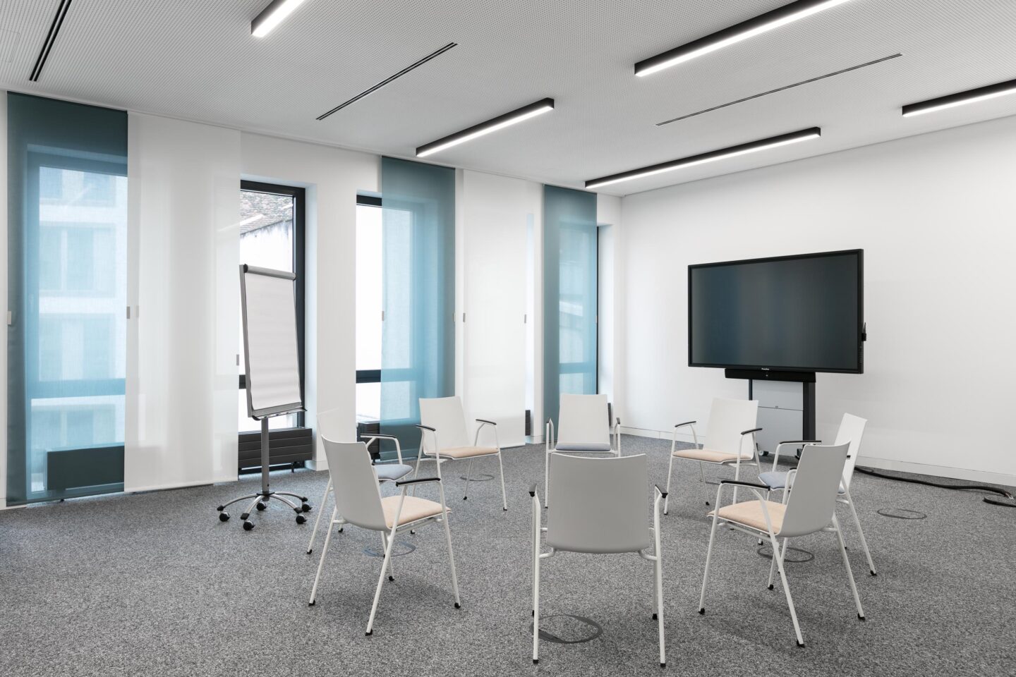 Sparkasse Karlsruhe, Building D │ room with media technology │ office space