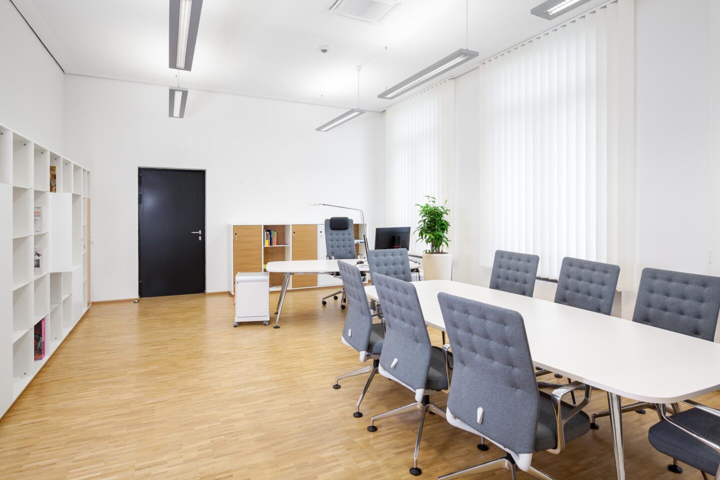 KIT Präsidium │ timeless and classic │ modern workplaces │ meeting room
