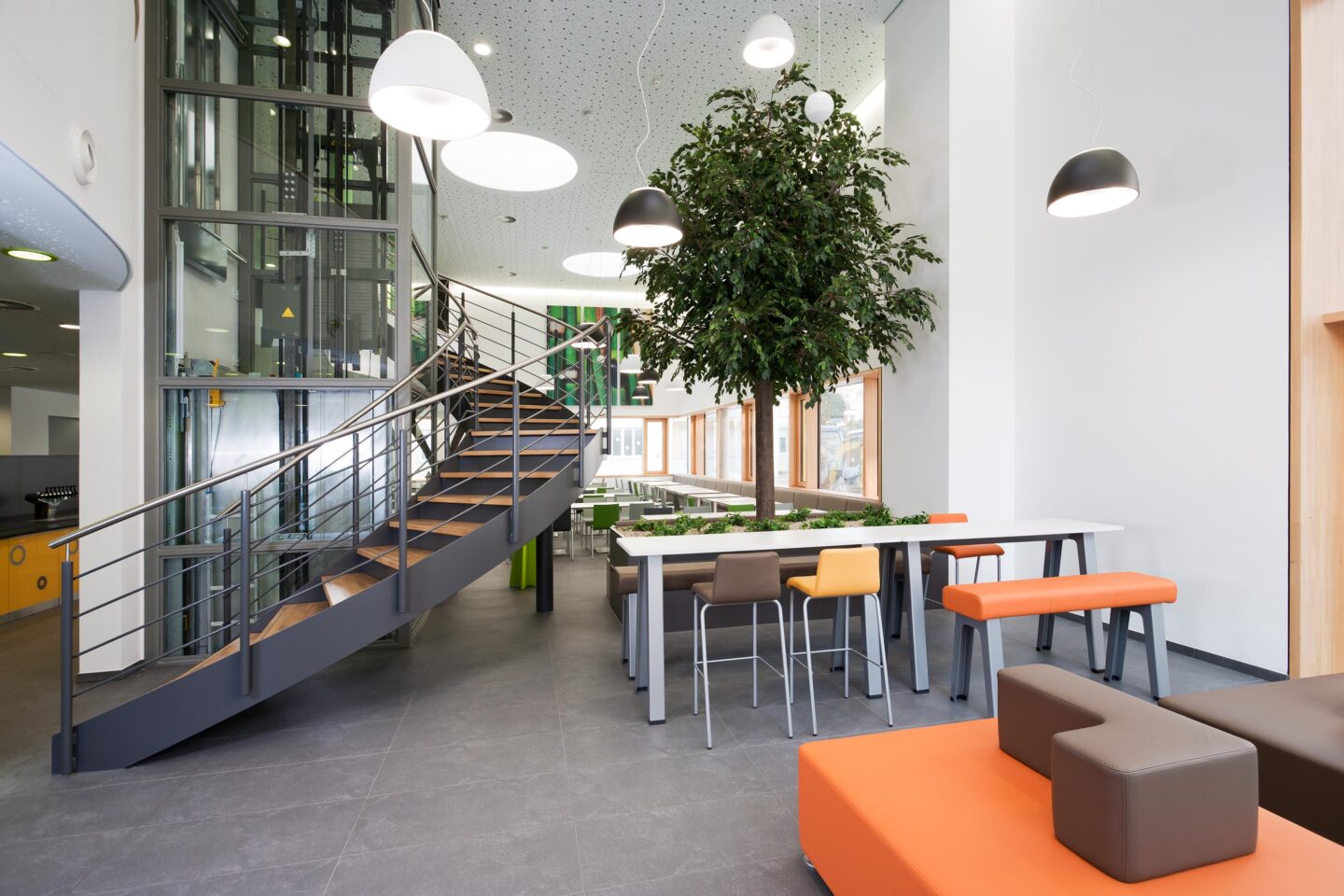 VBL Karlsruhe │ Büromöbeleinrichtung von Vitra, Steelcase & mehr │ agiles Arbeiten