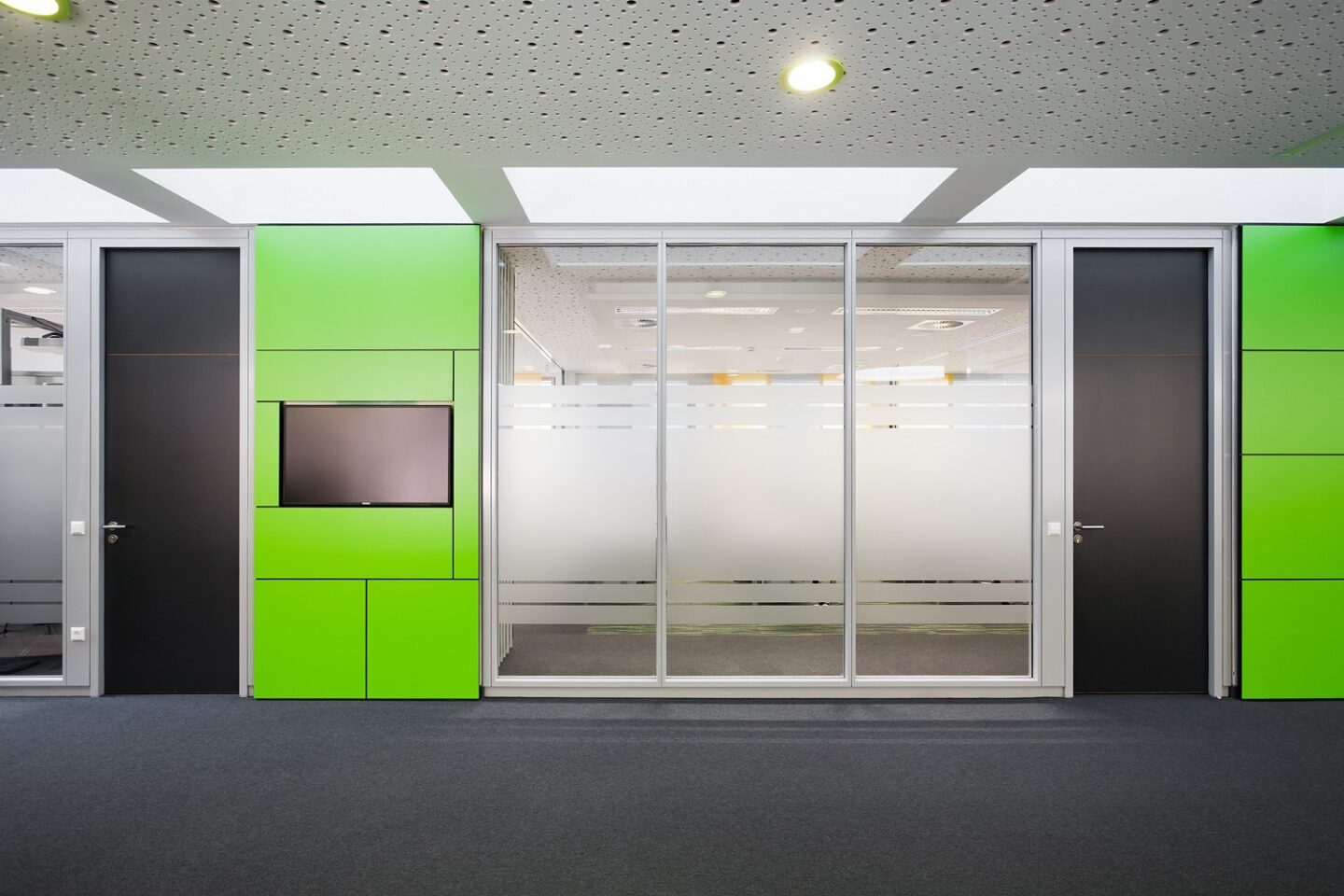VBL Karlsruhe │ modern workplaces │ all-glass construction