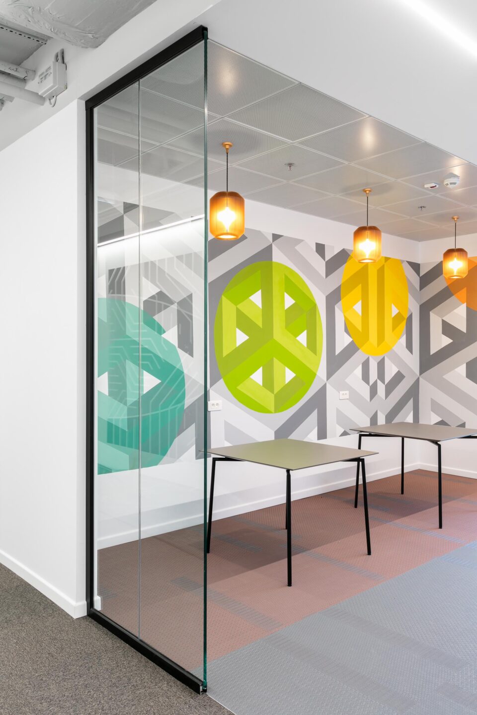 IT Services Company, Bucharest │ System walls from feco │ modern meeting rooms
