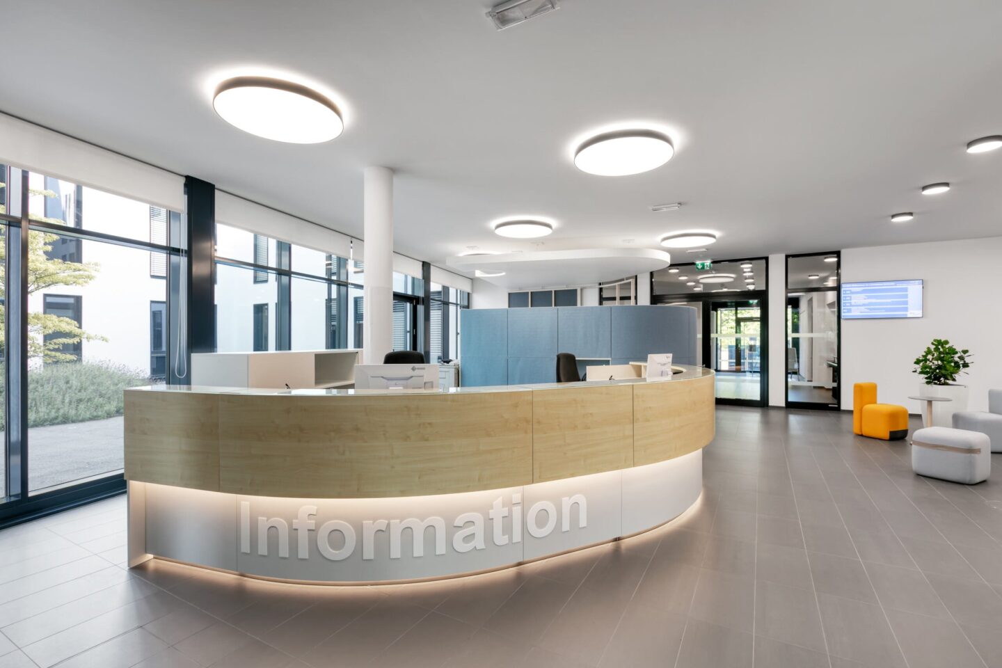 Landratsamt Karlsruhe │ friendly reception zone │ consultation zone with acoustic ceiling