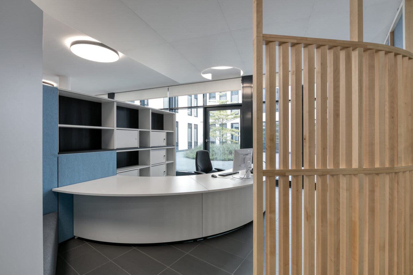 Landratsamt Karlsruhe │ attractive waiting area │ open space