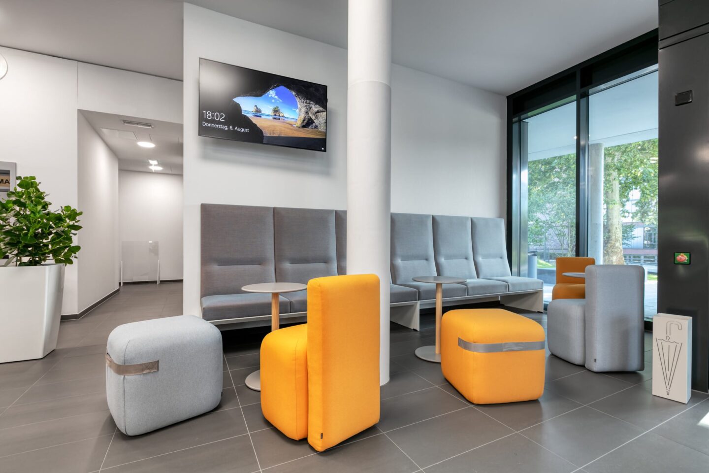 Landratsamt Karlsruhe │ lounge furniture │ modern office furniture
