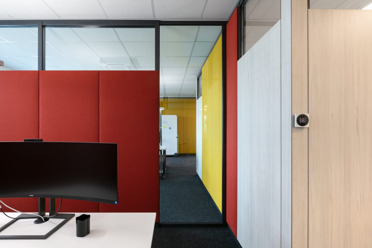 Fraunhofer ISI, Karlsruhe Technology Park │ modern workplaces │ system walls & office furnishings from feco │ strong brand furnishings